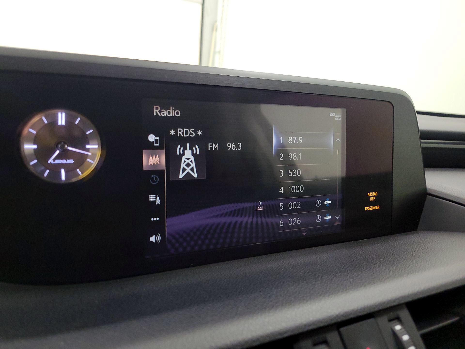 Thumbnail: 2021 Lexus ES - 14