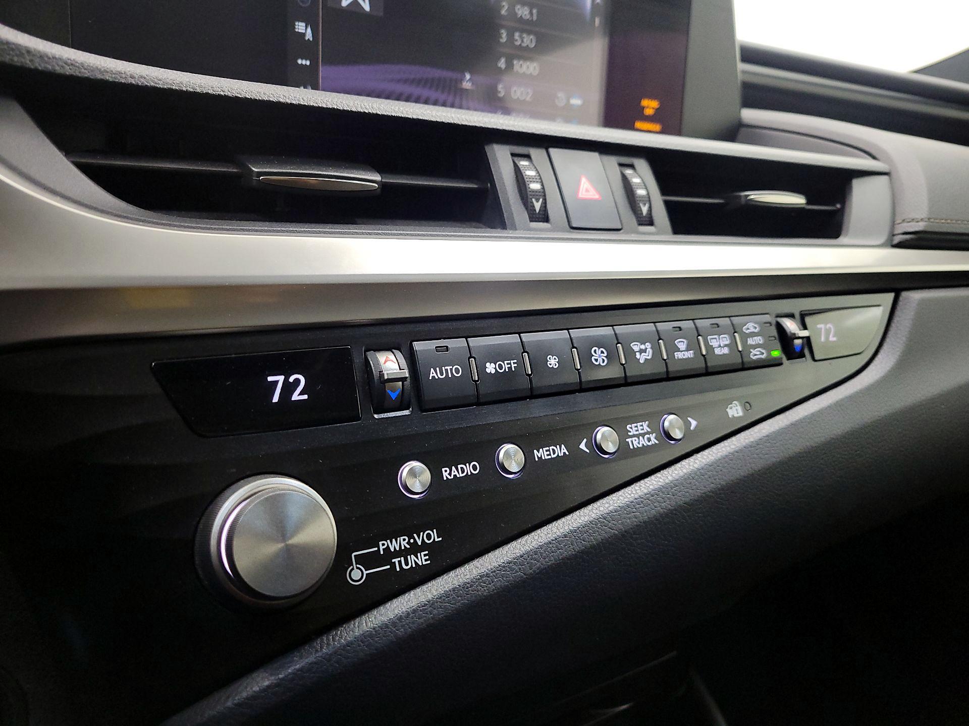 Thumbnail: 2021 Lexus ES - 15