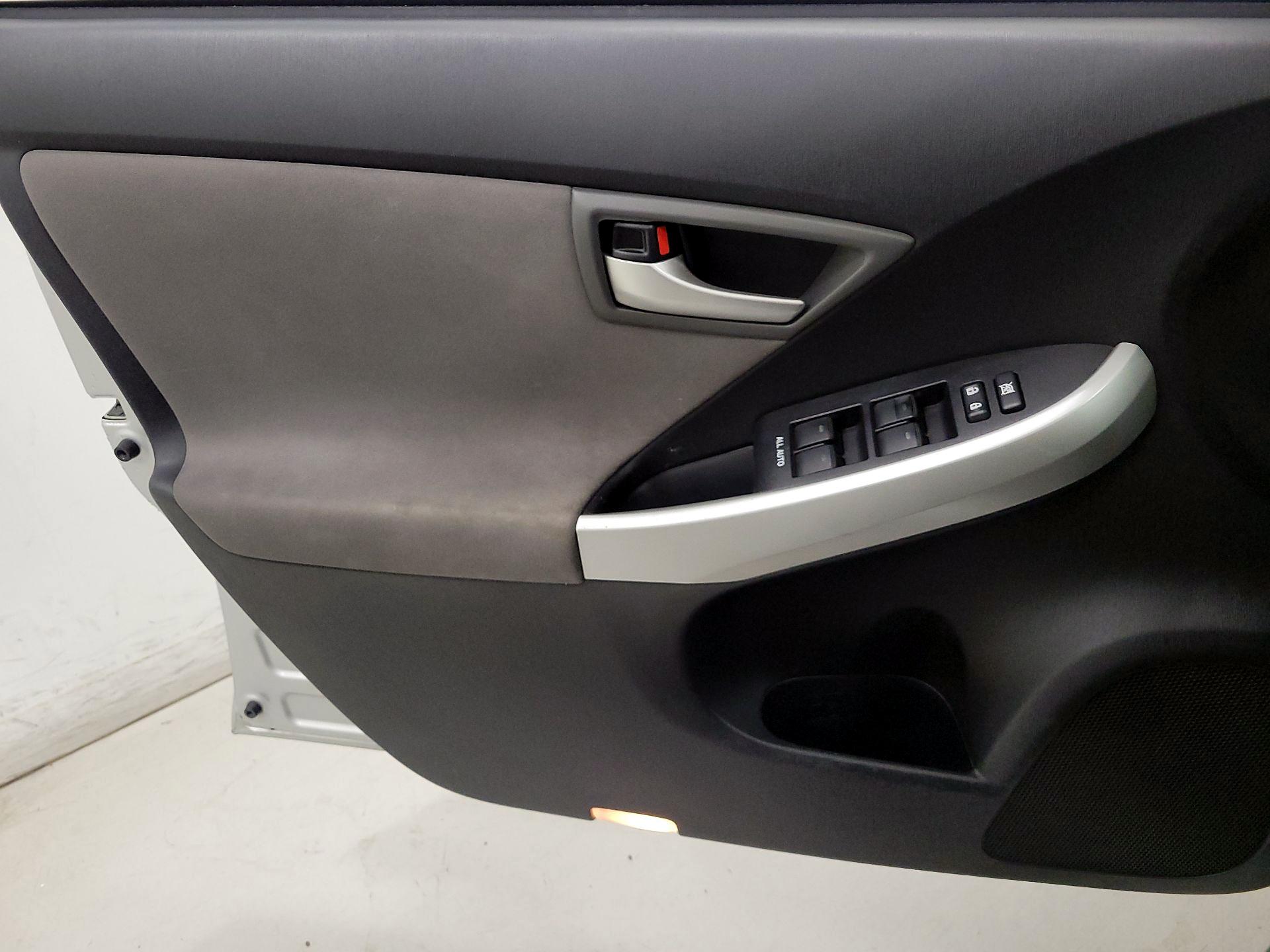 Thumbnail: 2015 Toyota Prius - 12