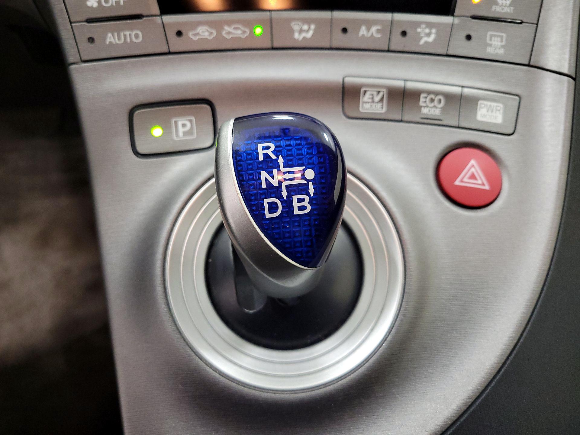 Thumbnail: 2015 Toyota Prius - 17