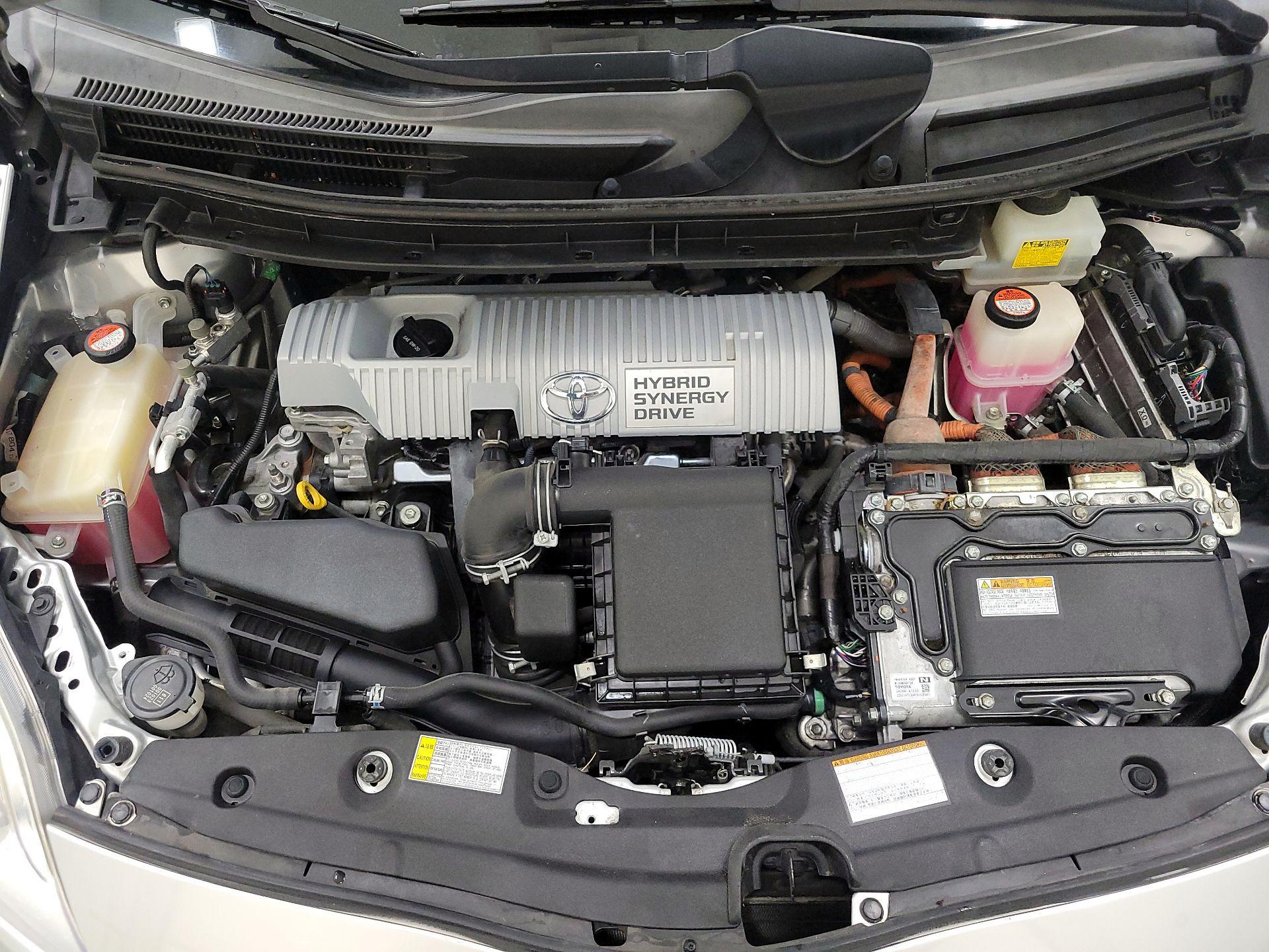 Thumbnail: 2015 Toyota Prius - 20