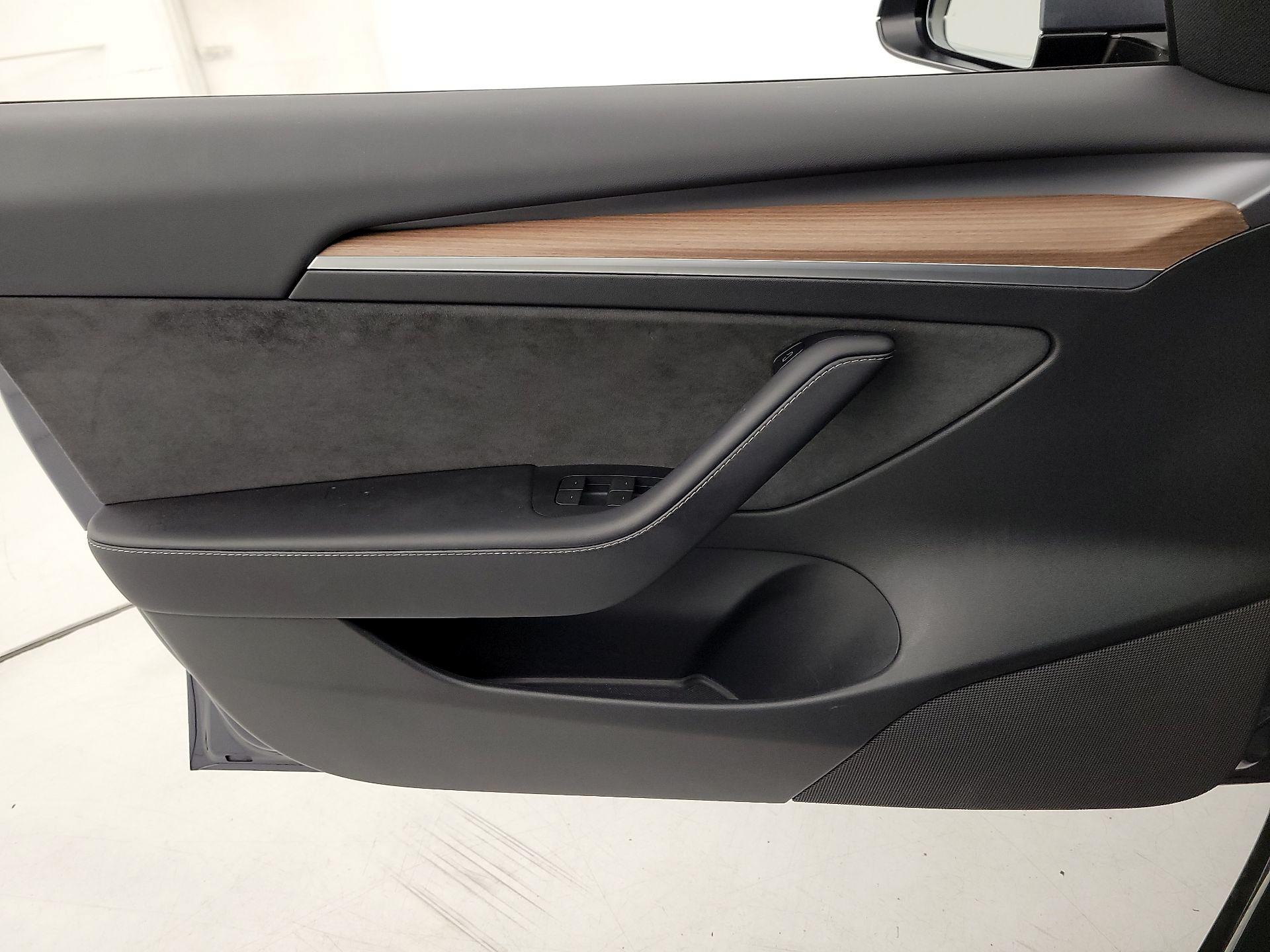 Thumbnail: 2023 Tesla Model 3 - 12
