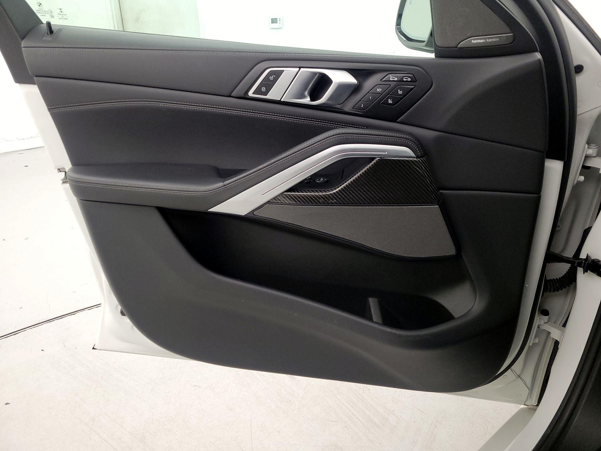 Thumbnail: 2021 BMW X6 - 12