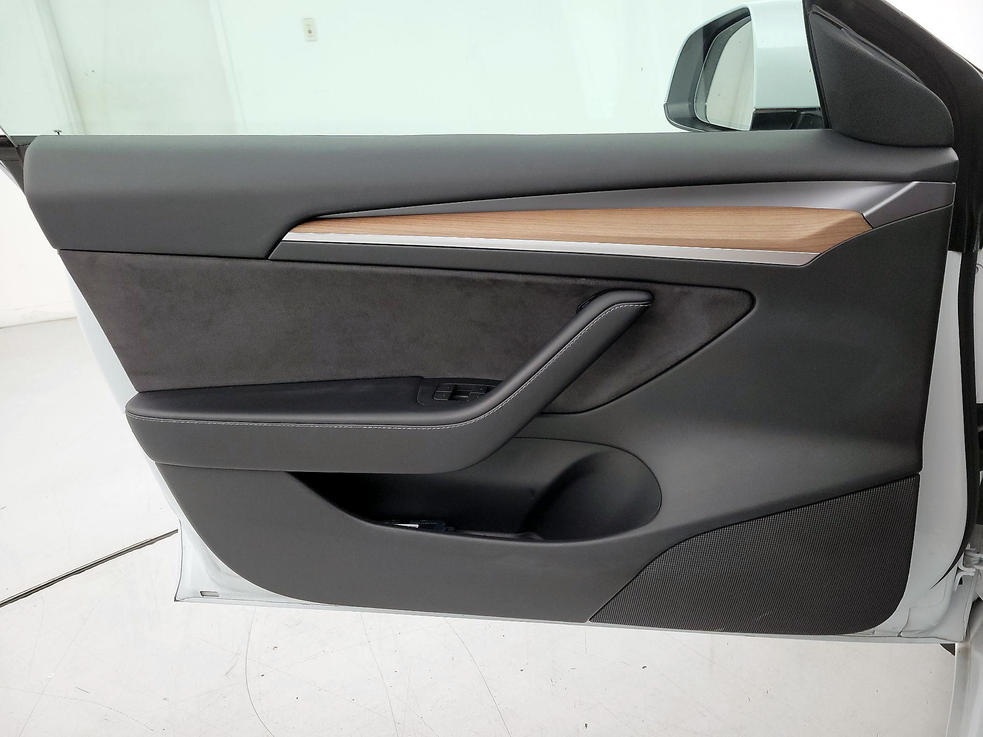 Thumbnail: 2023 Tesla Model 3 - 12