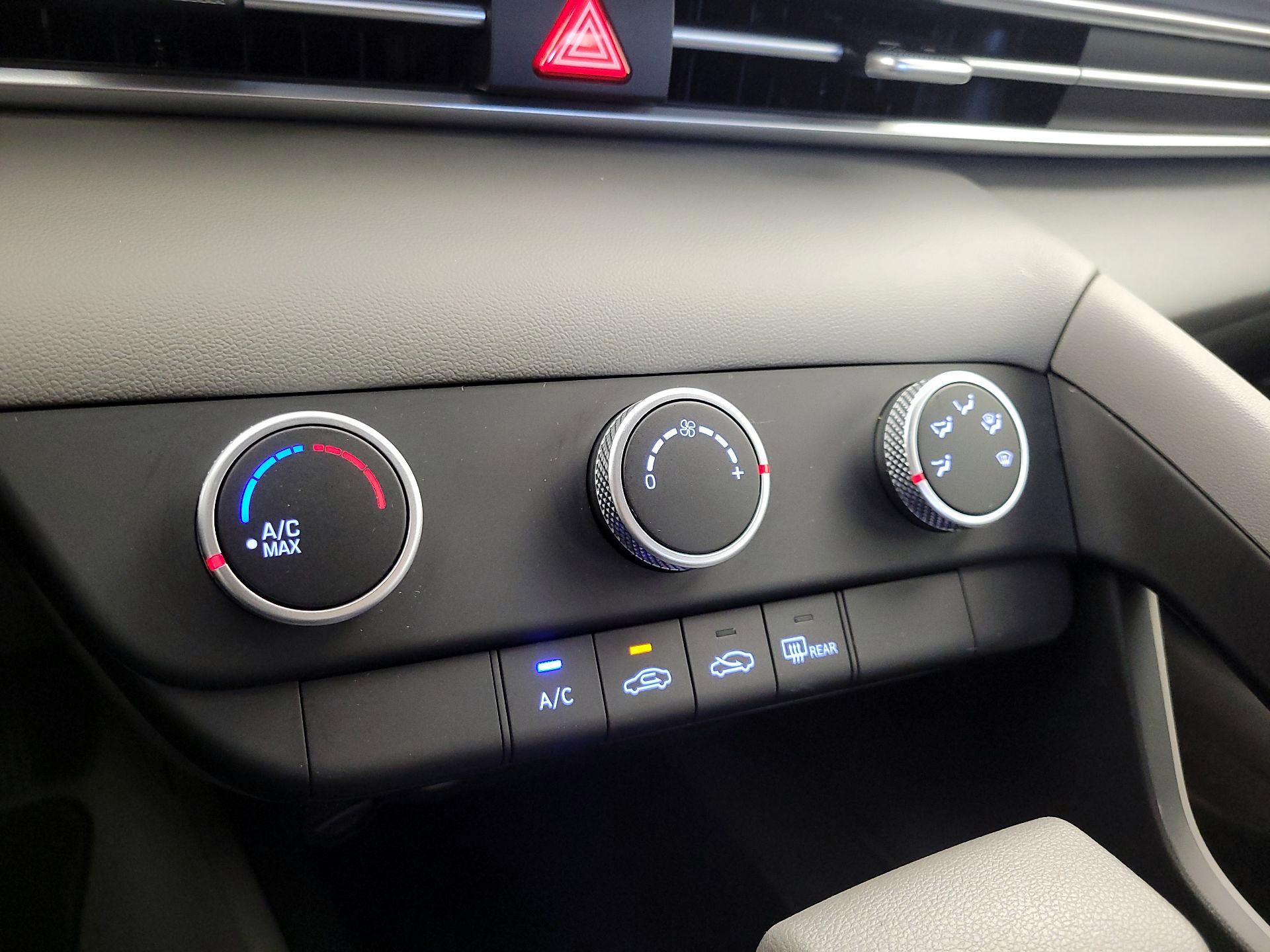 Thumbnail: 2024 Hyundai Elantra - 16