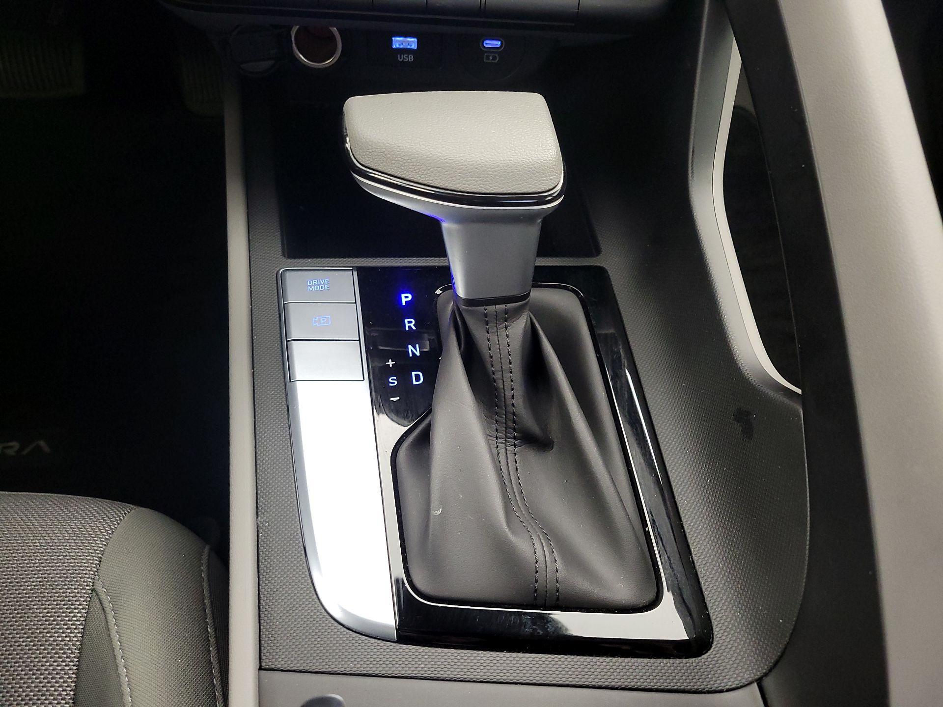 Thumbnail: 2024 Hyundai Elantra - 17