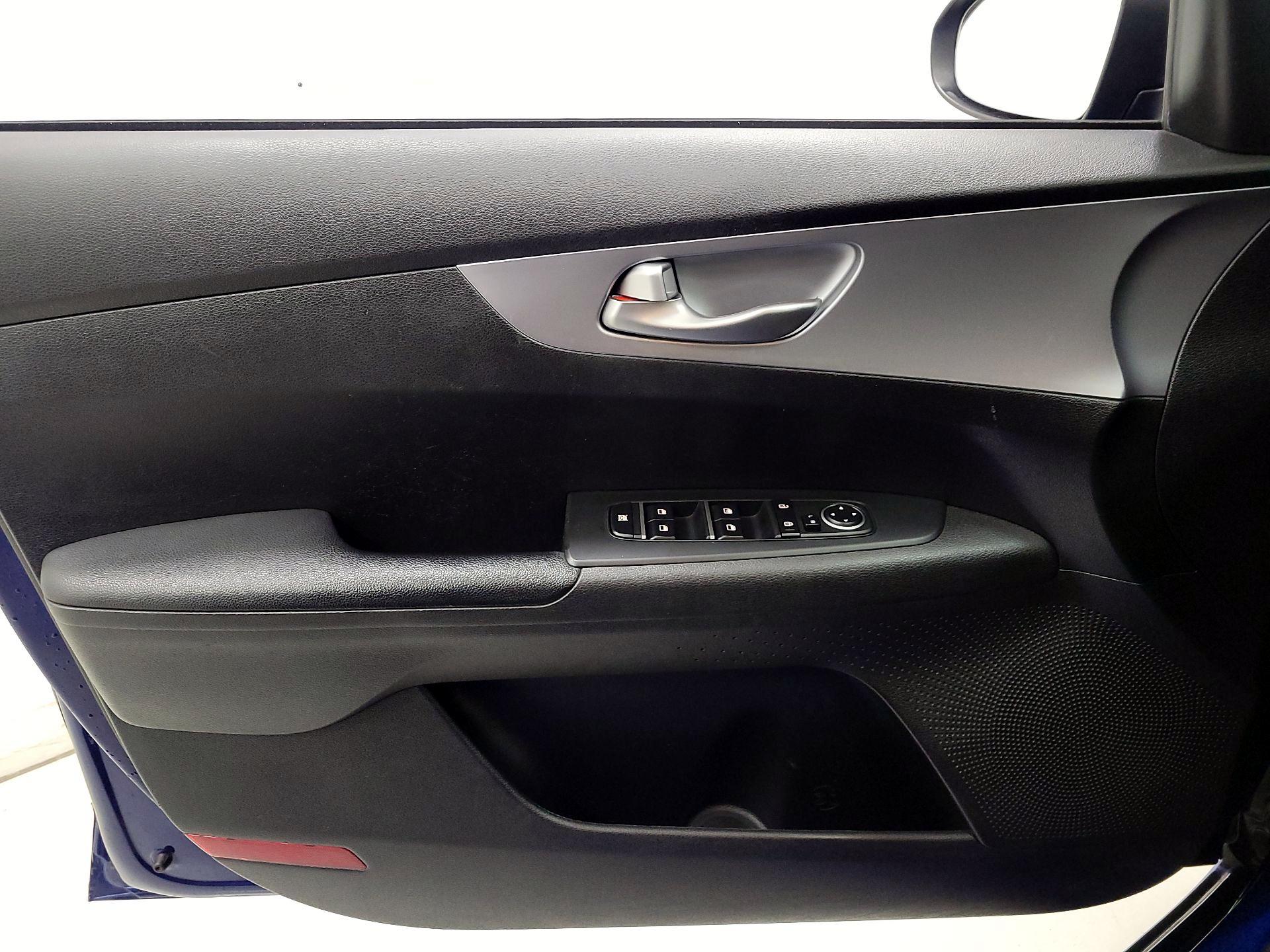 Thumbnail: 2023 Kia Forte - 12