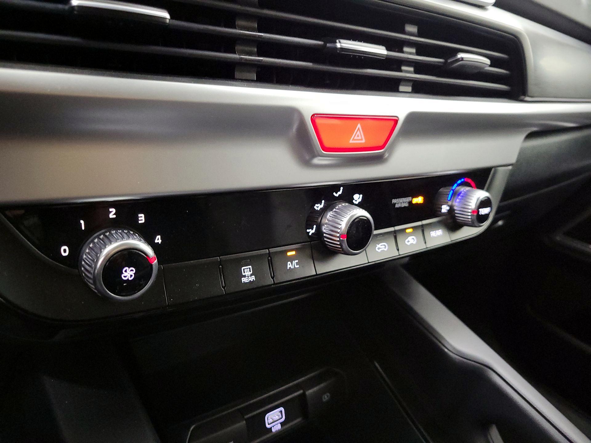 Thumbnail: 2020 Kia Telluride - 16