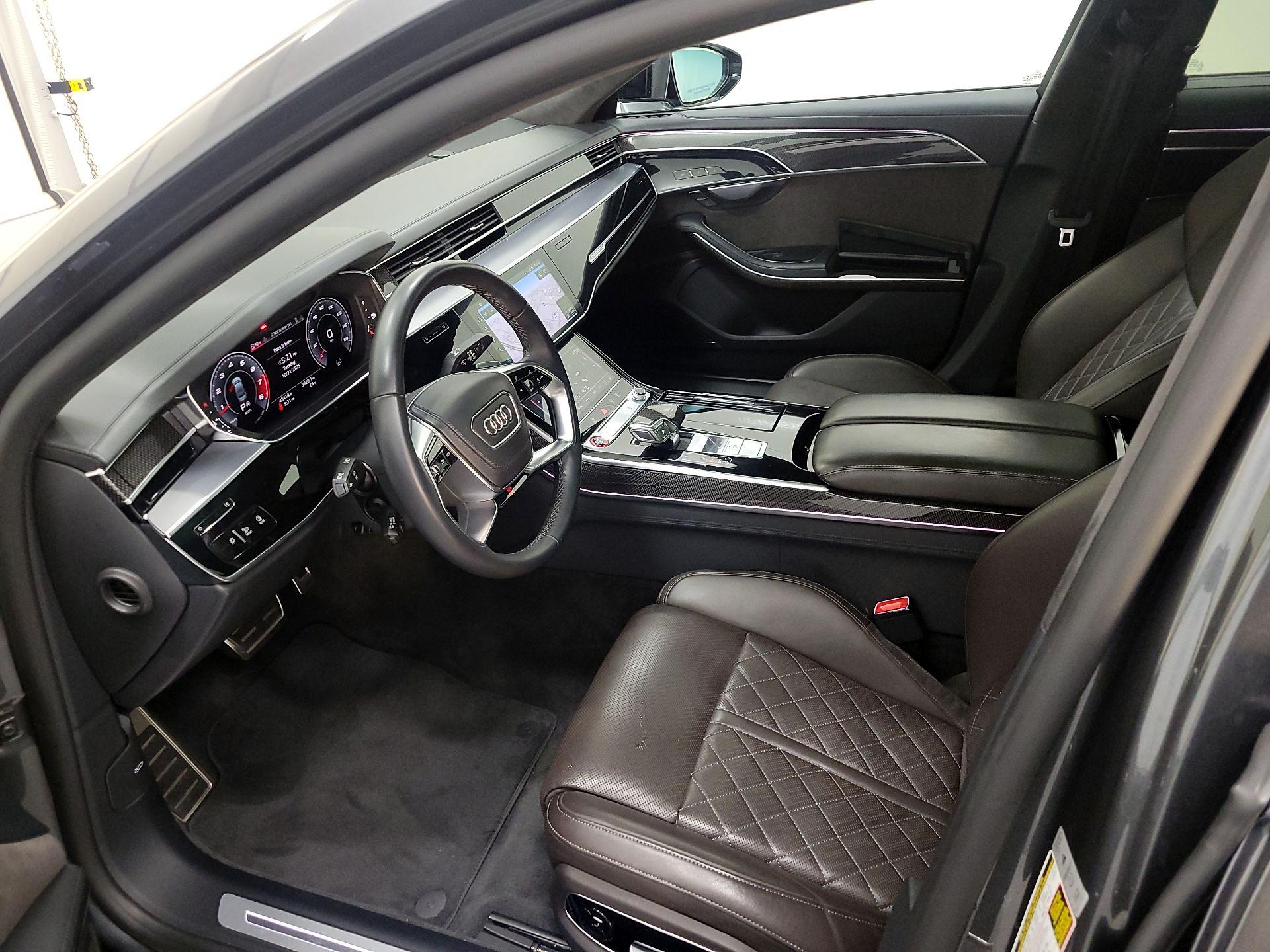 Thumbnail: 2021 Audi S8 - 11