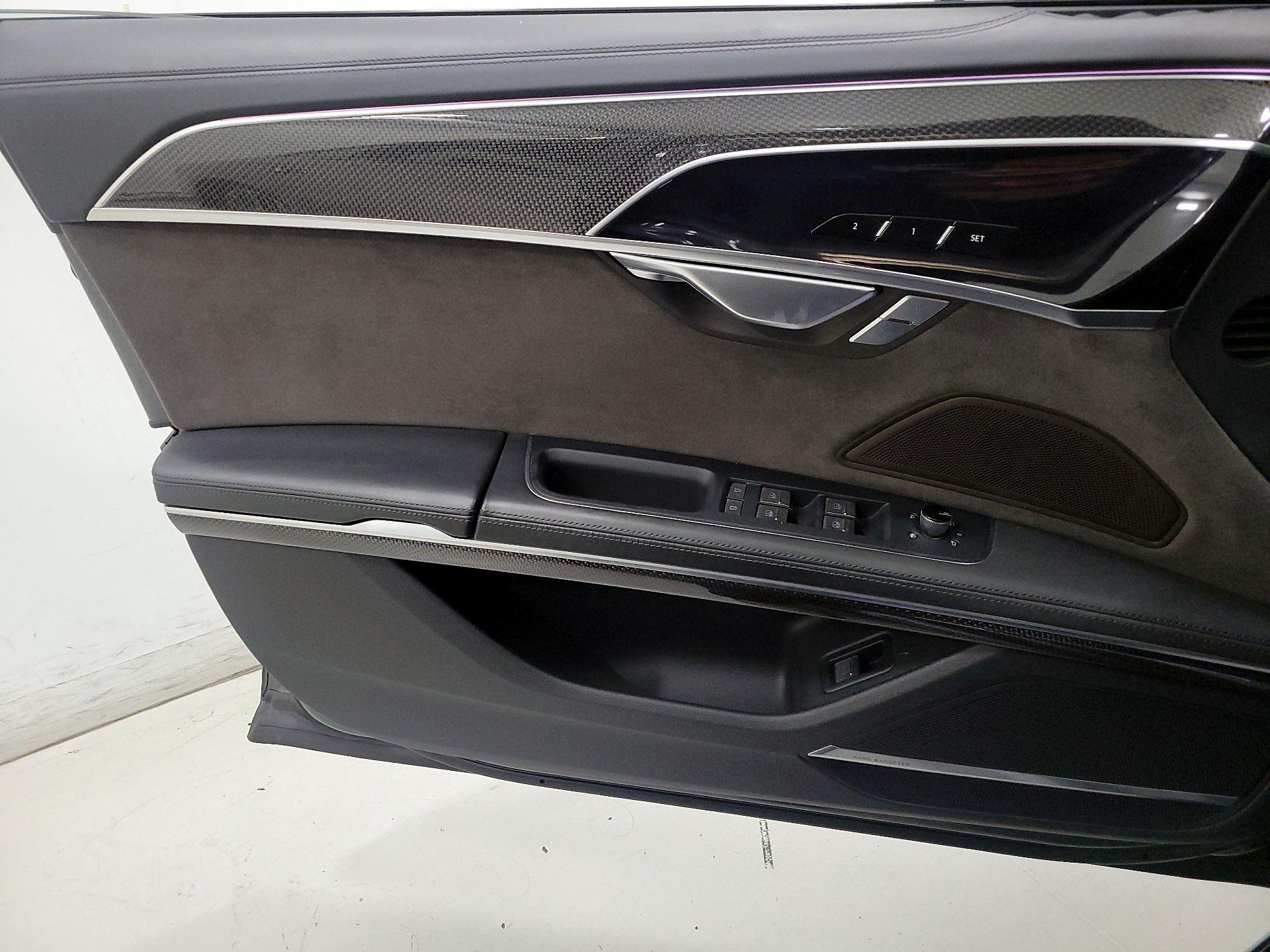 Thumbnail: 2021 Audi S8 - 12