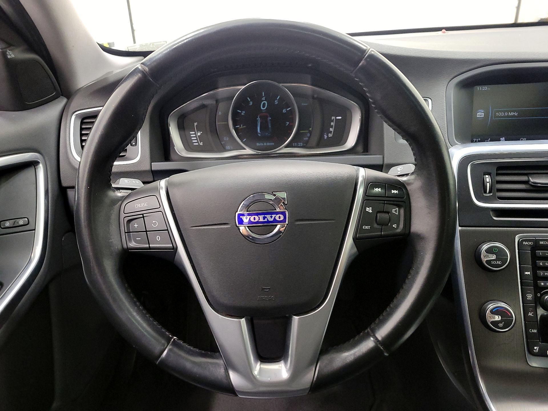 Thumbnail: 2015 Volvo S60 - 10