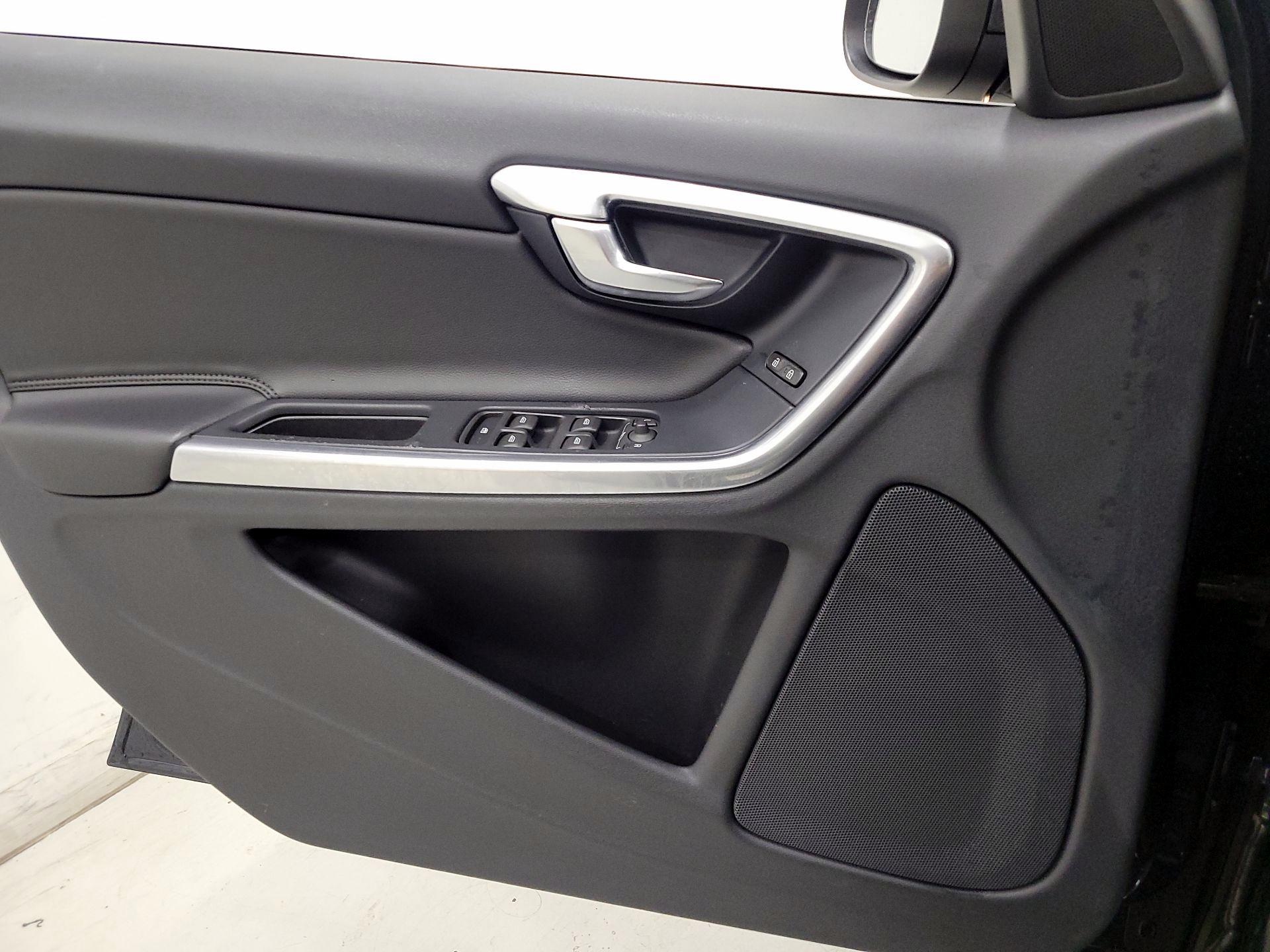 Thumbnail: 2015 Volvo S60 - 12