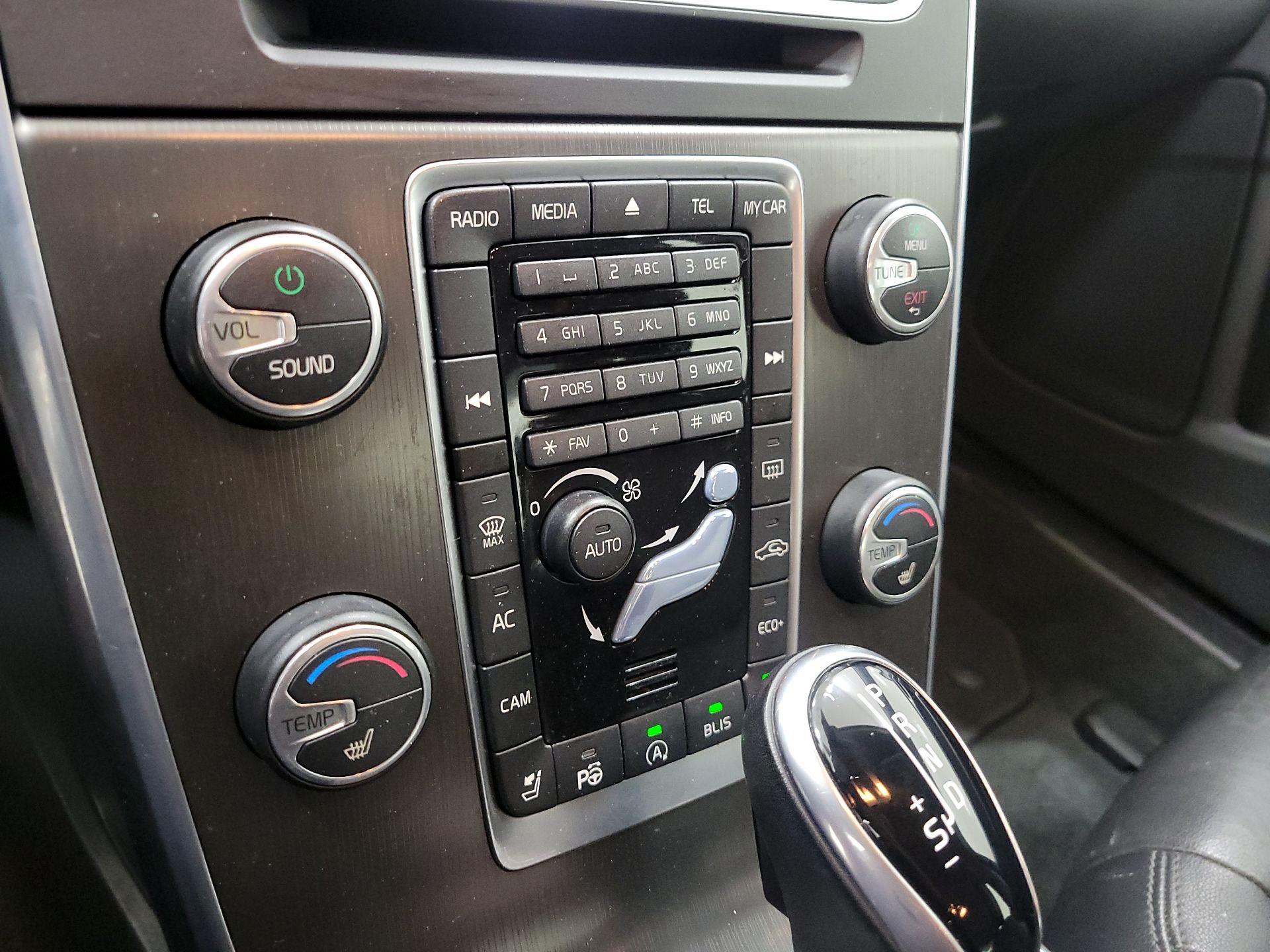 Thumbnail: 2015 Volvo S60 - 16