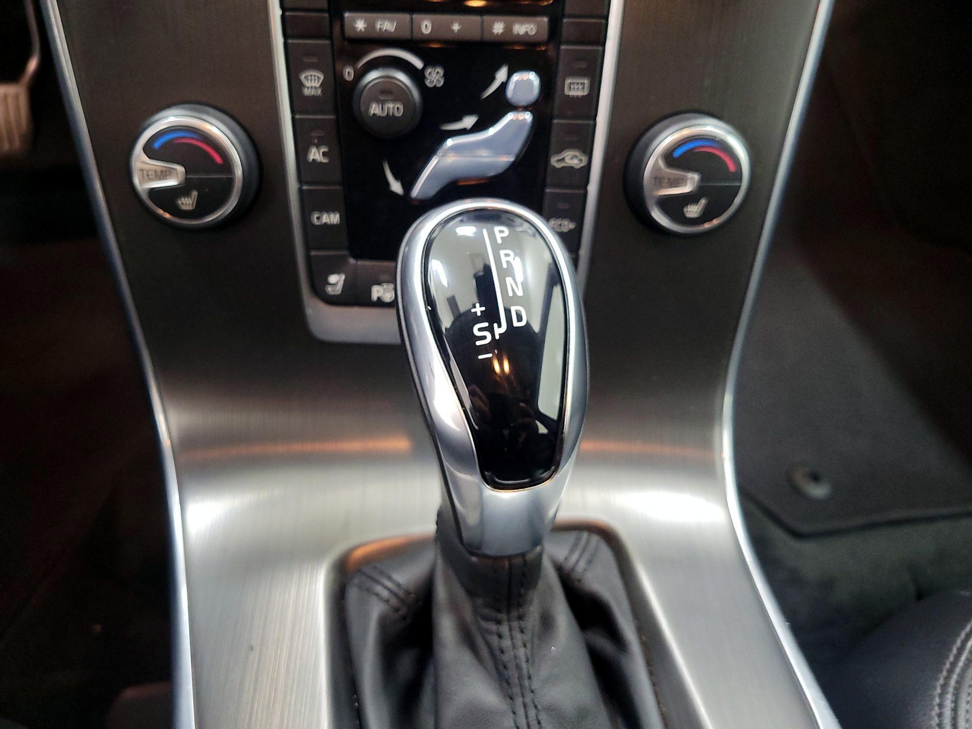 Thumbnail: 2015 Volvo S60 - 17