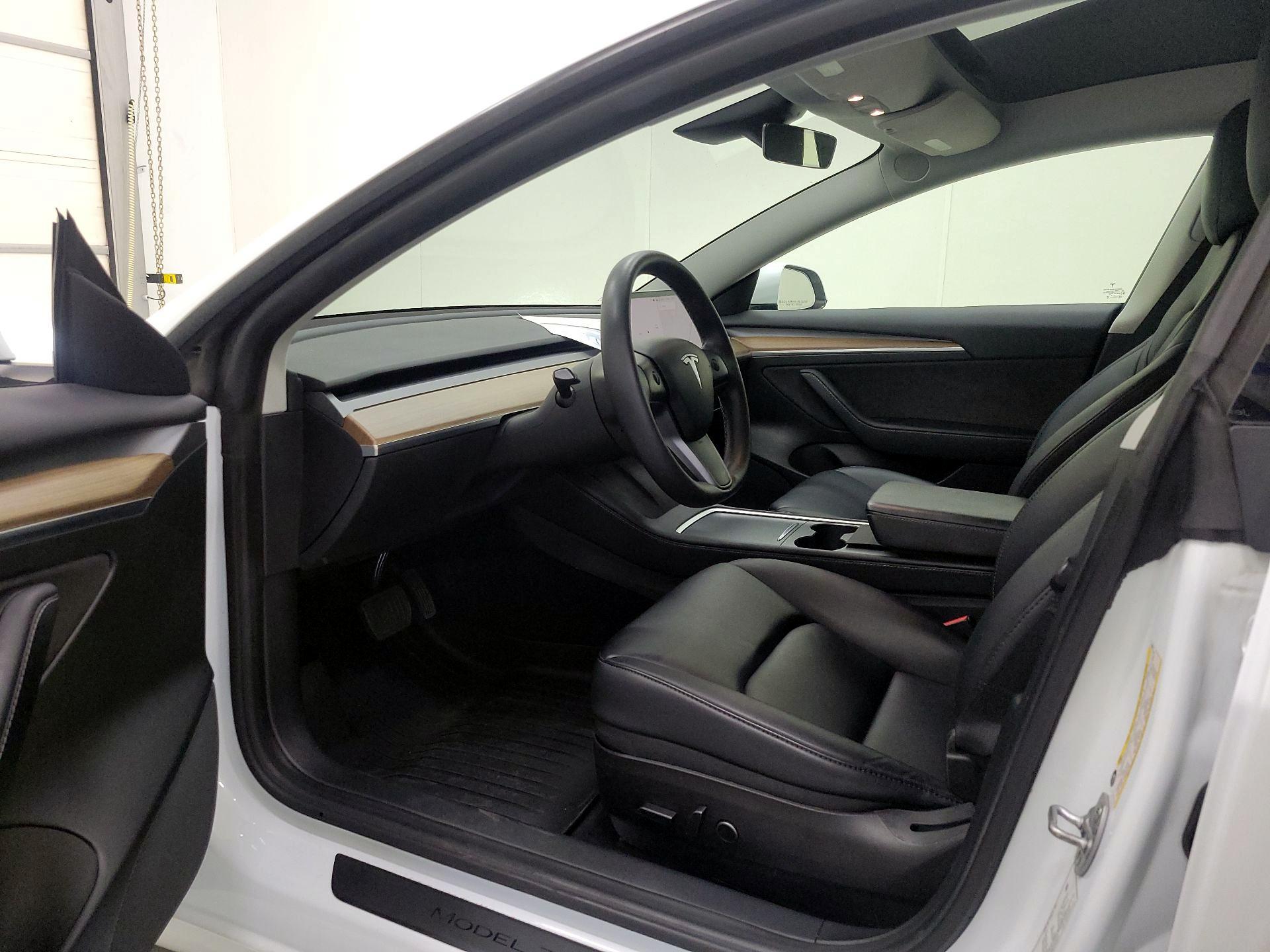 Thumbnail: 2022 Tesla Model 3 - 11