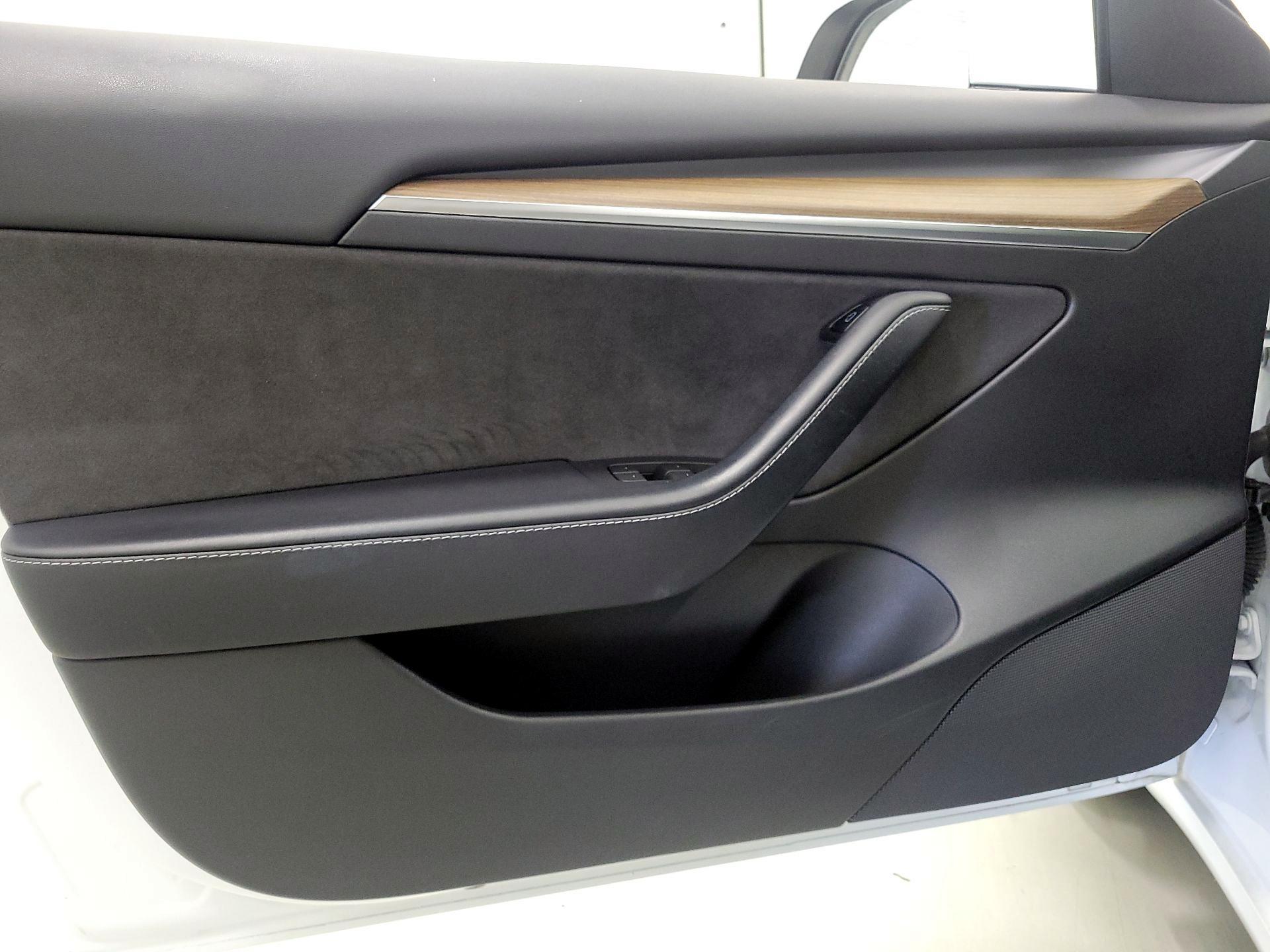 Thumbnail: 2022 Tesla Model 3 - 12