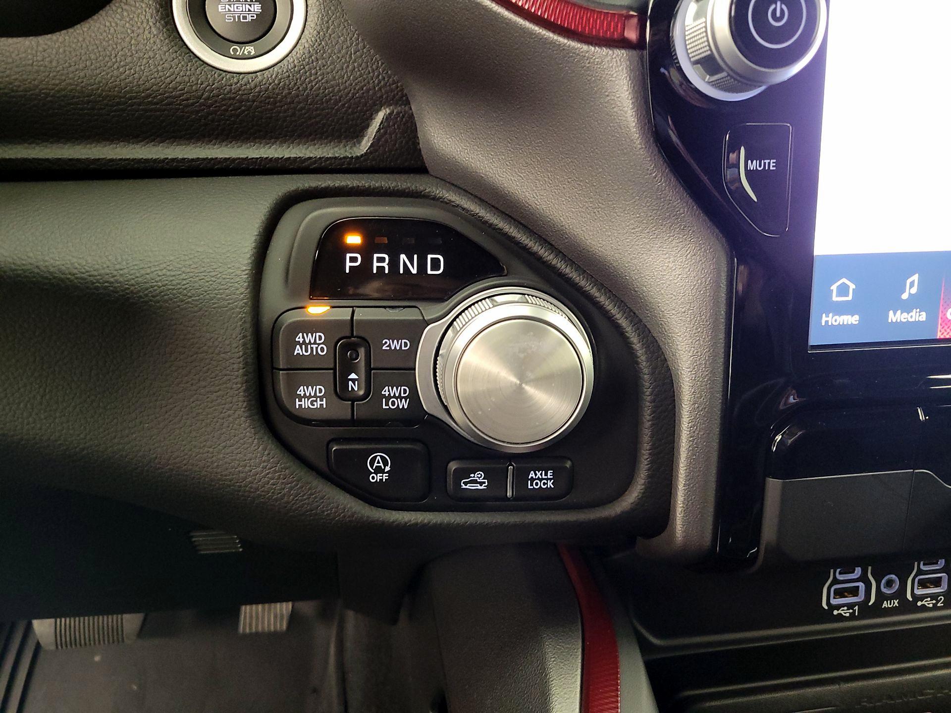 Thumbnail: 2025 RAM 1500 - 18