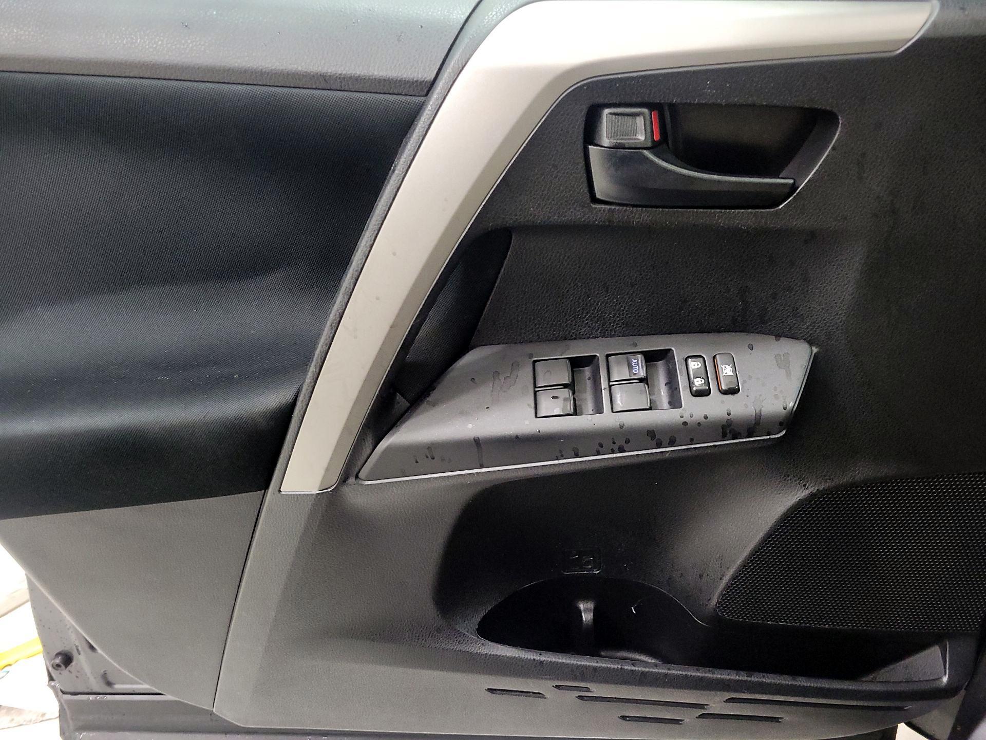 Thumbnail: 2016 Toyota RAV4 - 12