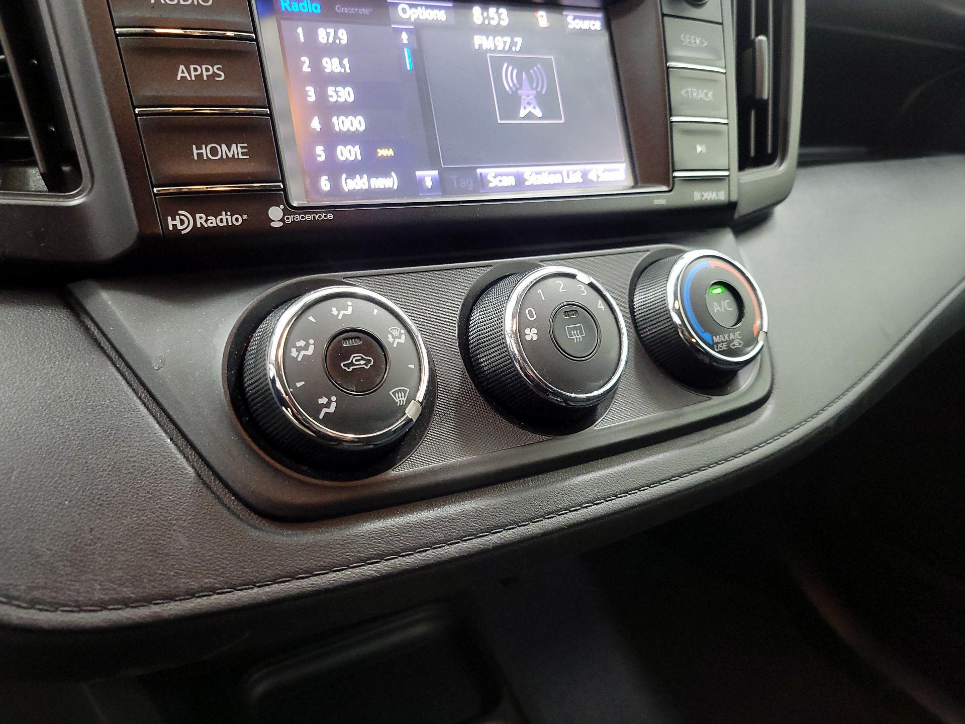 Thumbnail: 2016 Toyota RAV4 - 16