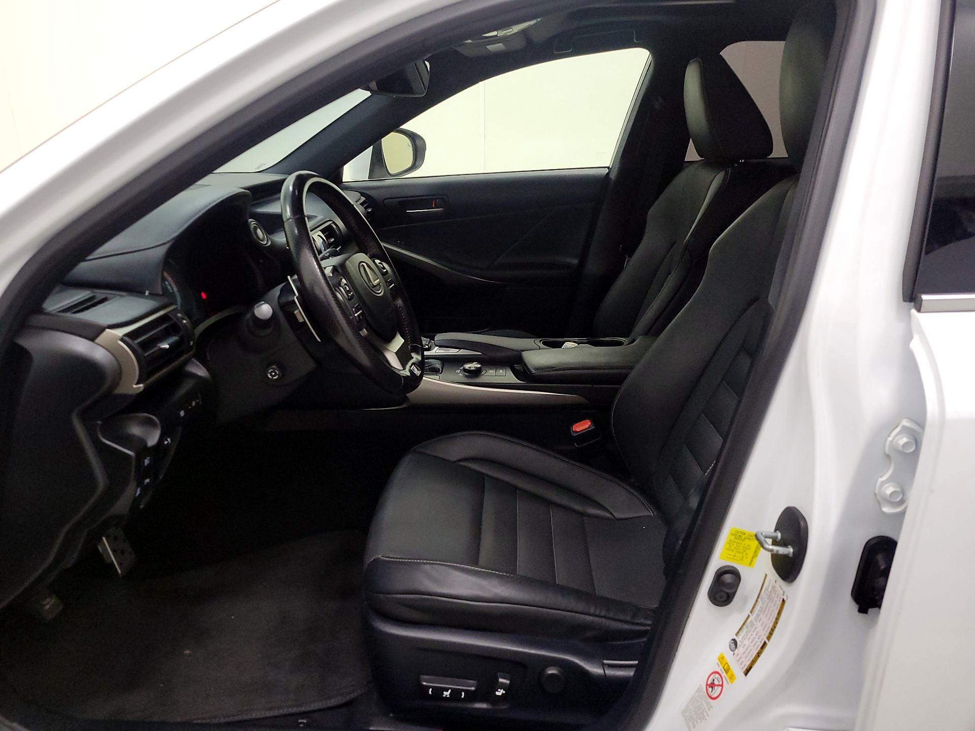 Thumbnail: 2018 Lexus IS - 11