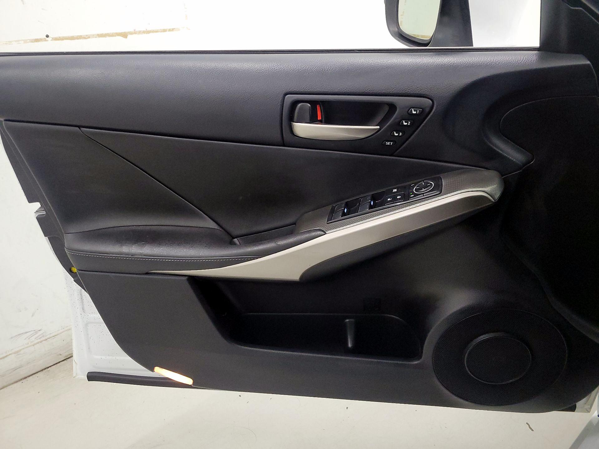 Thumbnail: 2018 Lexus IS - 12