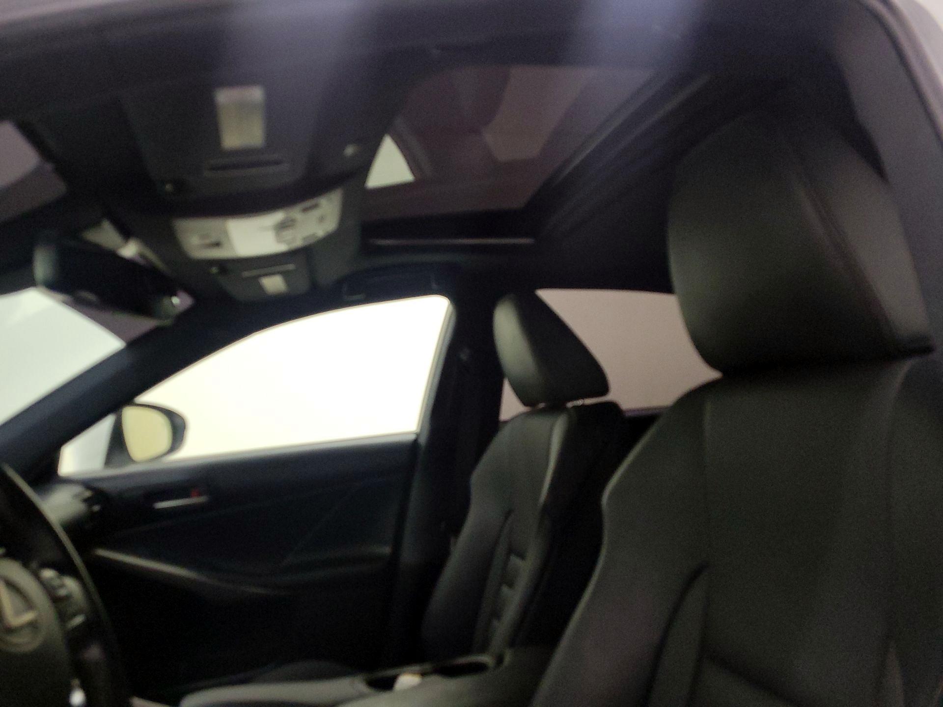 Thumbnail: 2018 Lexus IS - 20