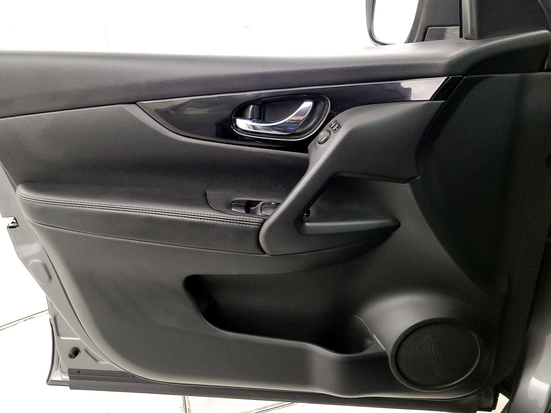 Thumbnail: 2019 Nissan Rogue Sport - 12