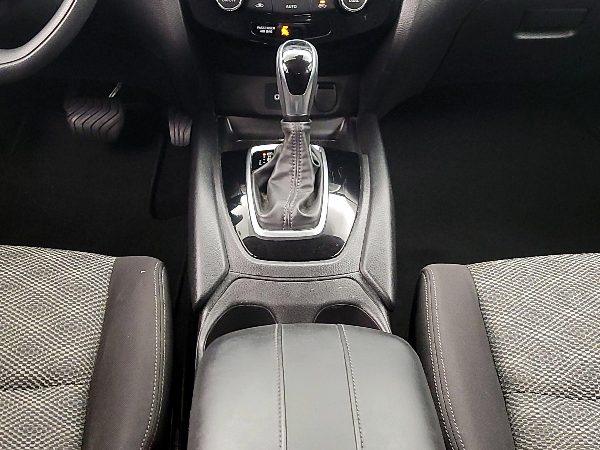 Thumbnail: 2019 Nissan Rogue Sport - 17