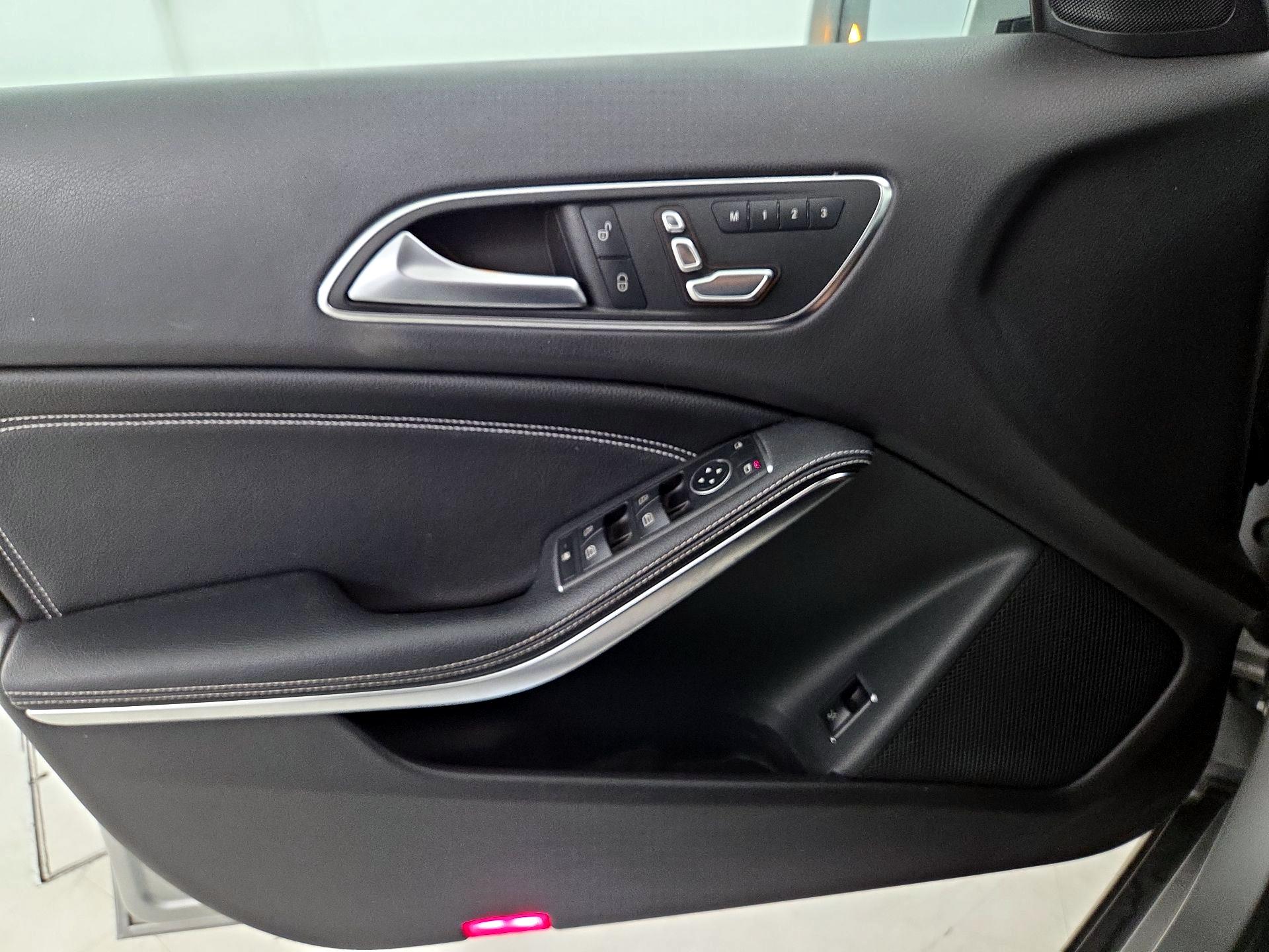 Thumbnail: 2020 Mercedes-Benz GLA - 12