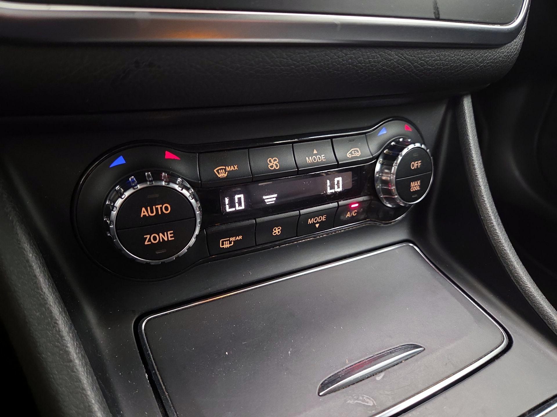 Thumbnail: 2020 Mercedes-Benz GLA - 16