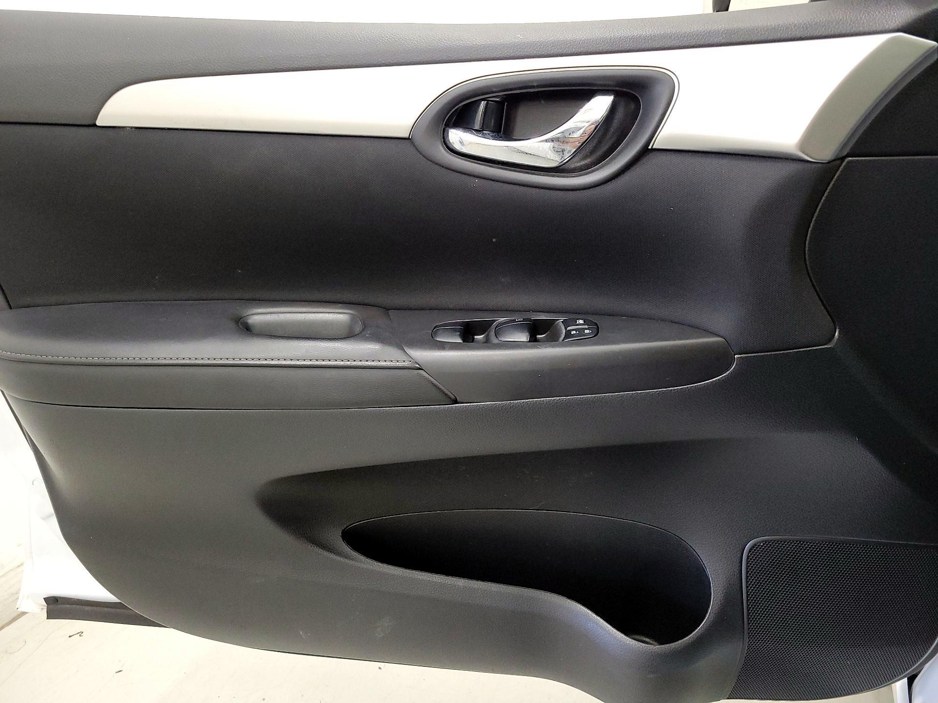 Thumbnail: 2019 Nissan Sentra - 12