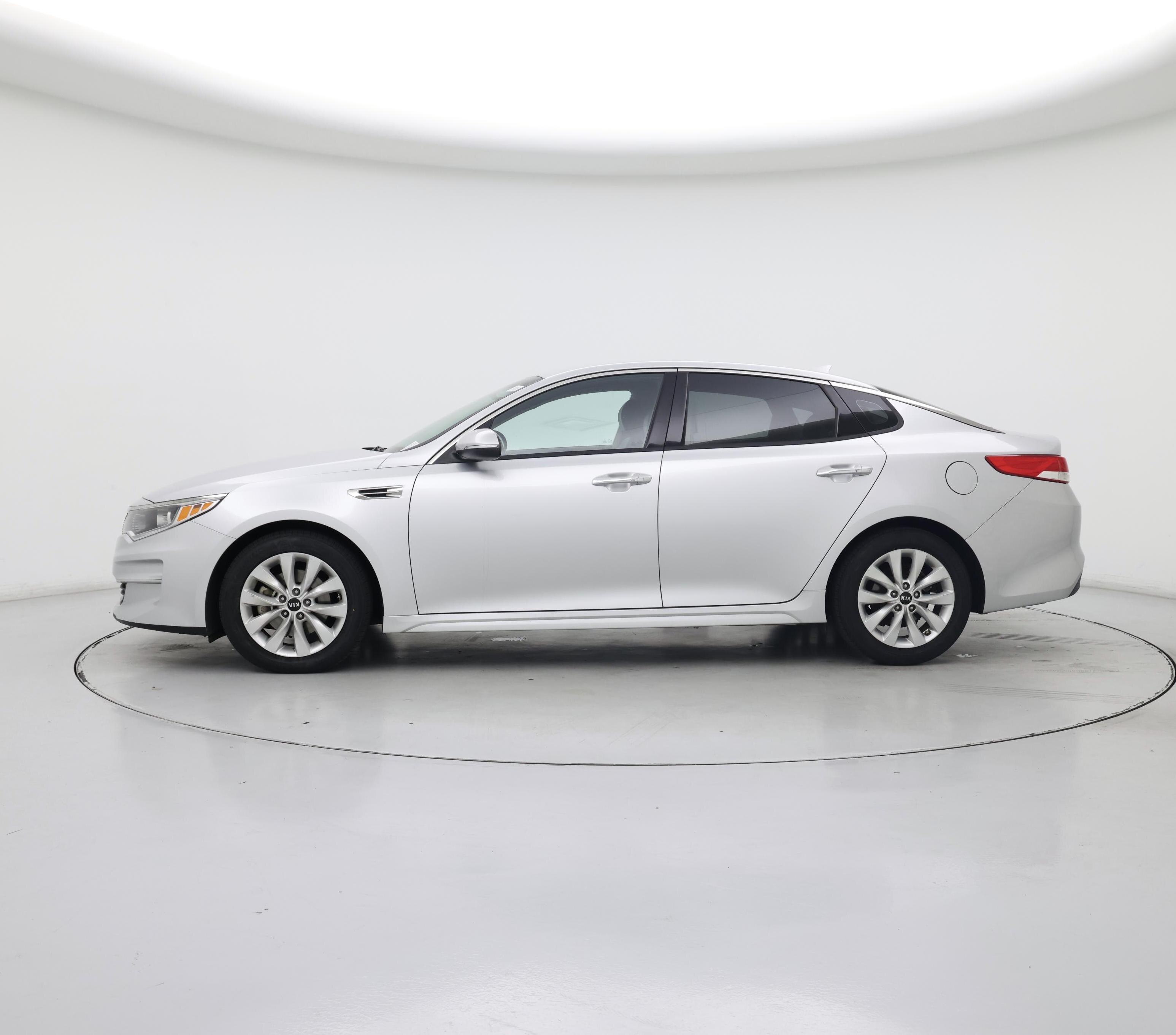Thumbnail: 2018 Kia Optima - 3