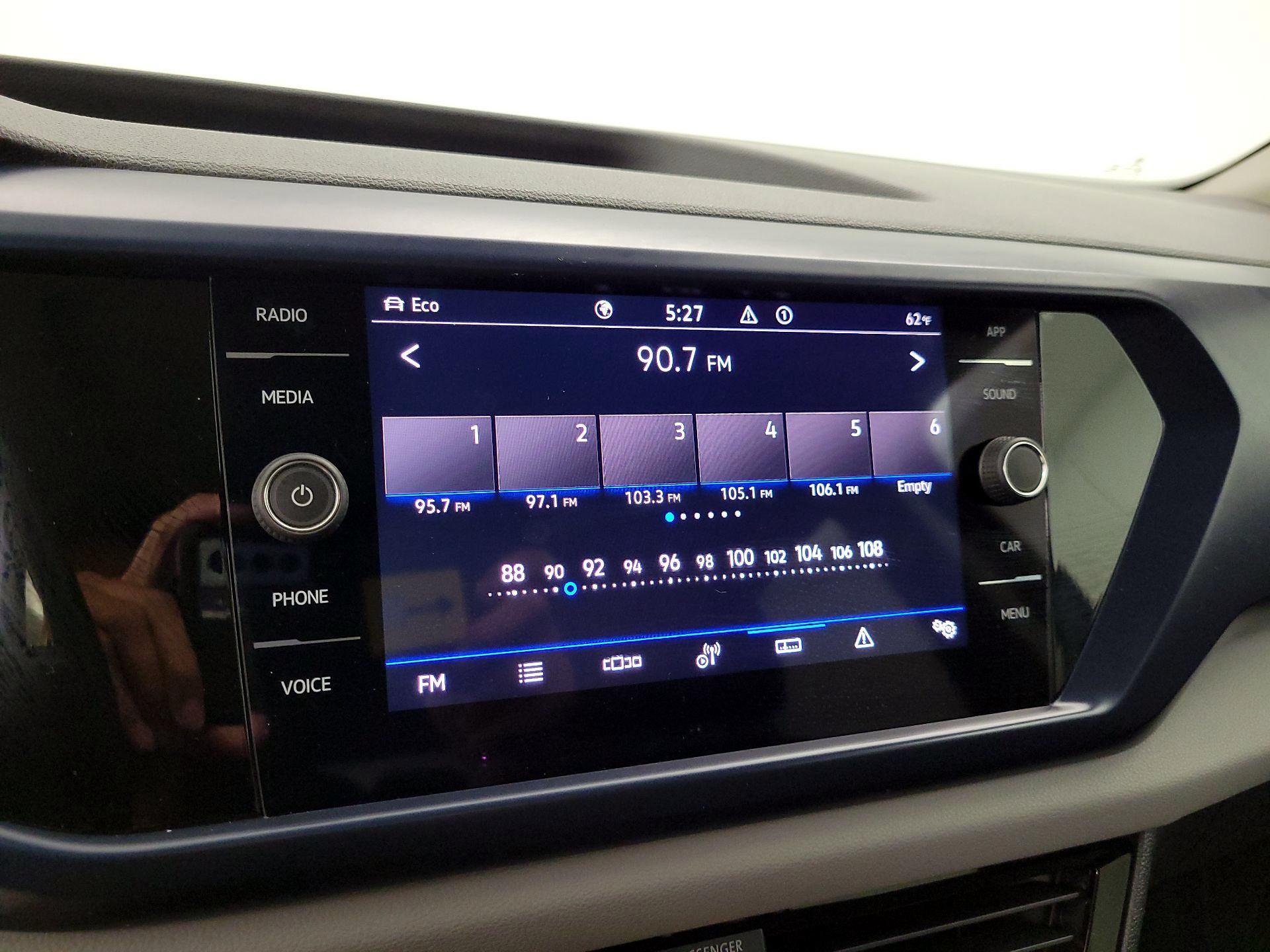 Thumbnail: 2023 Volkswagen Taos - 15