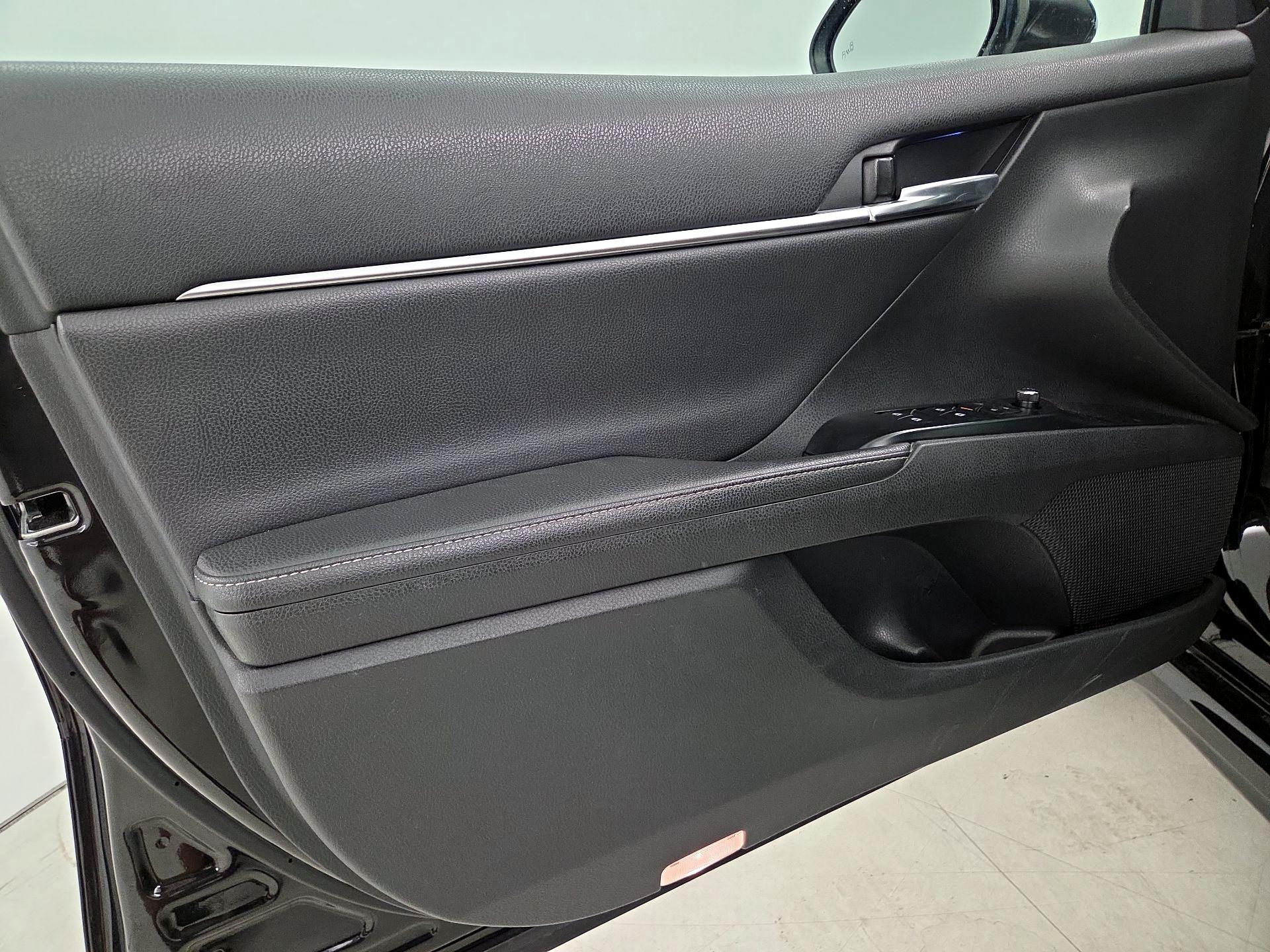 Thumbnail: 2020 Toyota Camry - 12