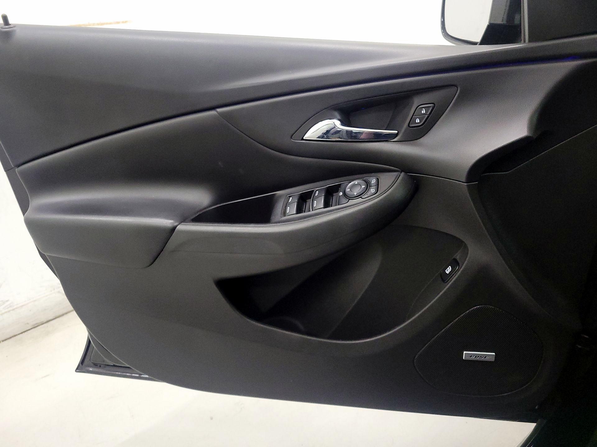 Thumbnail: 2017 Chevrolet Volt - 12