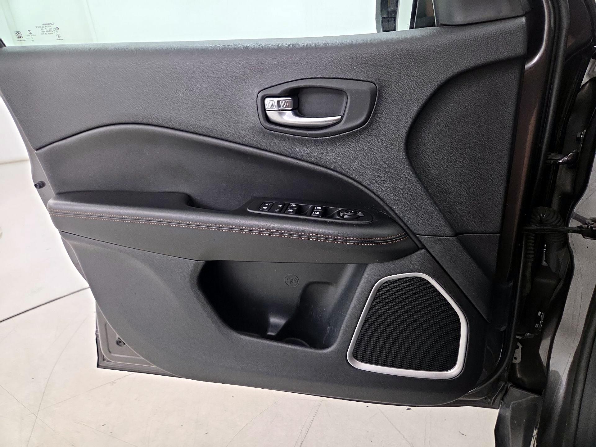 Thumbnail: 2019 Jeep Compass - 12