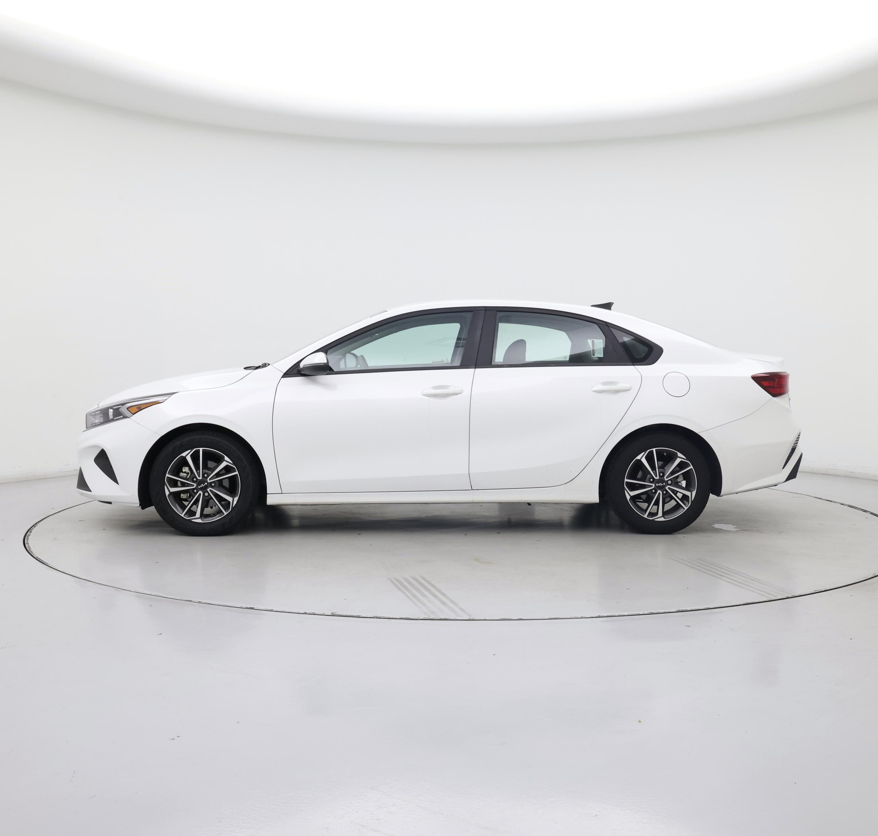 Thumbnail: 2023 Kia Forte - 3