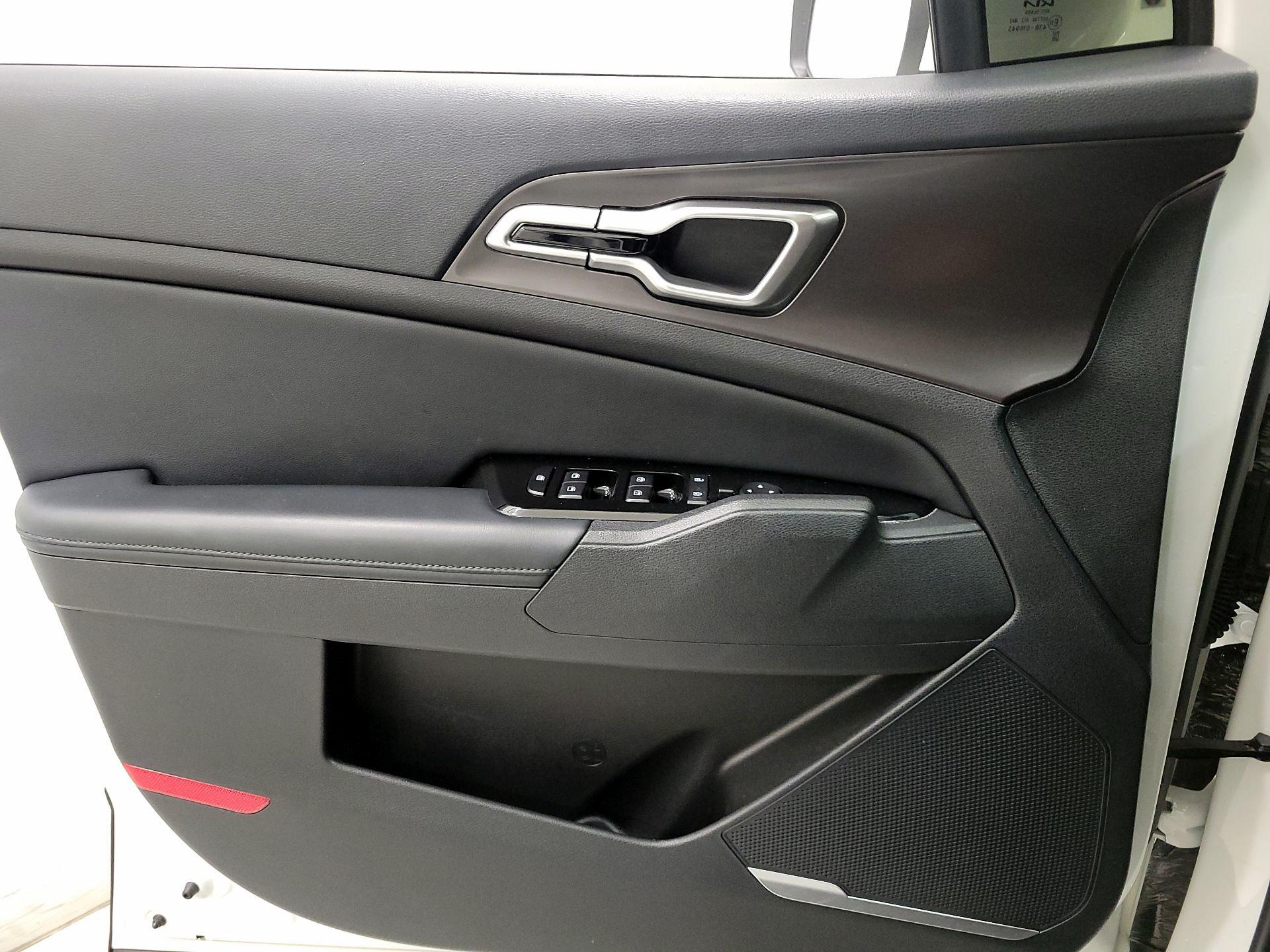 Thumbnail: 2023 Kia Sportage - 12