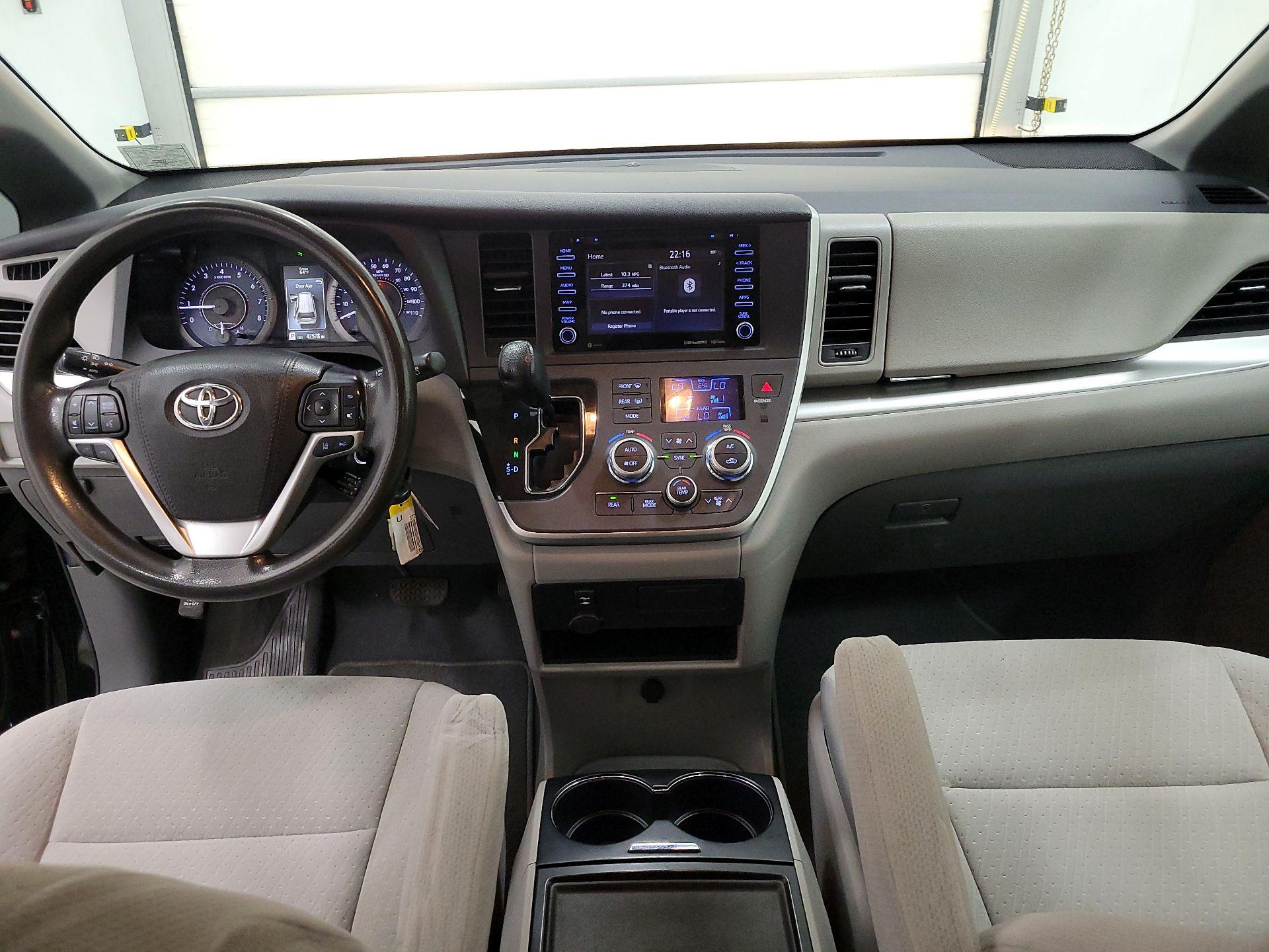 Thumbnail: 2020 Toyota Sienna - 9