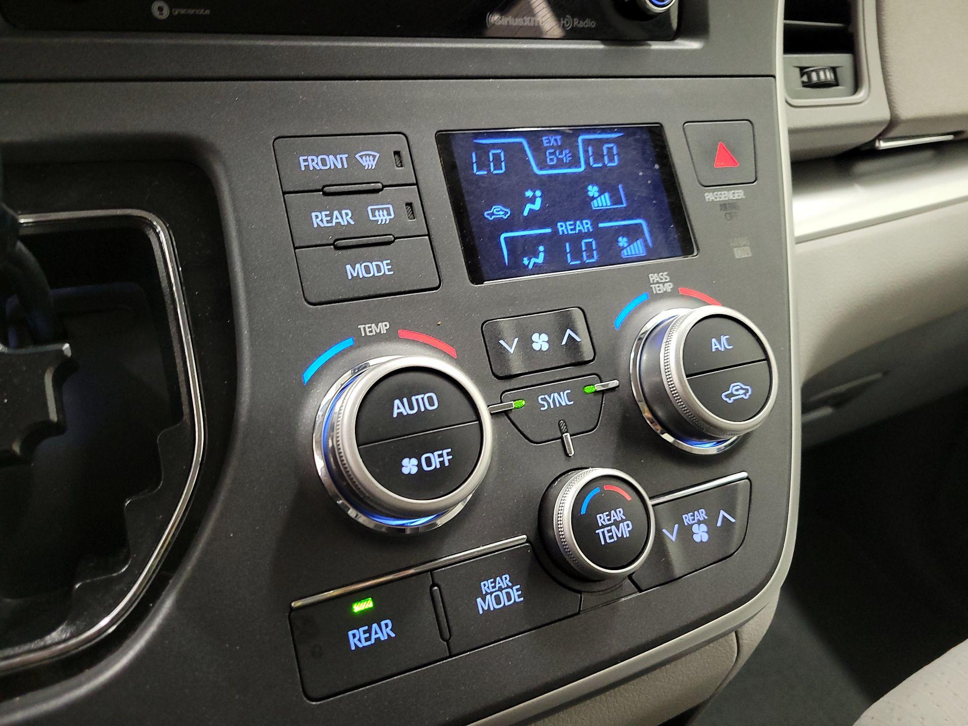 Thumbnail: 2020 Toyota Sienna - 15