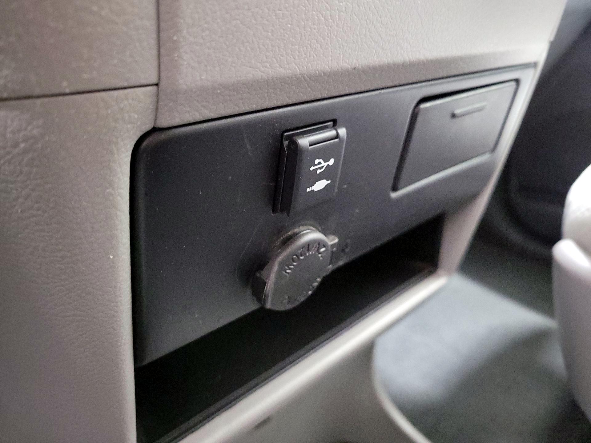 Thumbnail: 2020 Toyota Sienna - 17