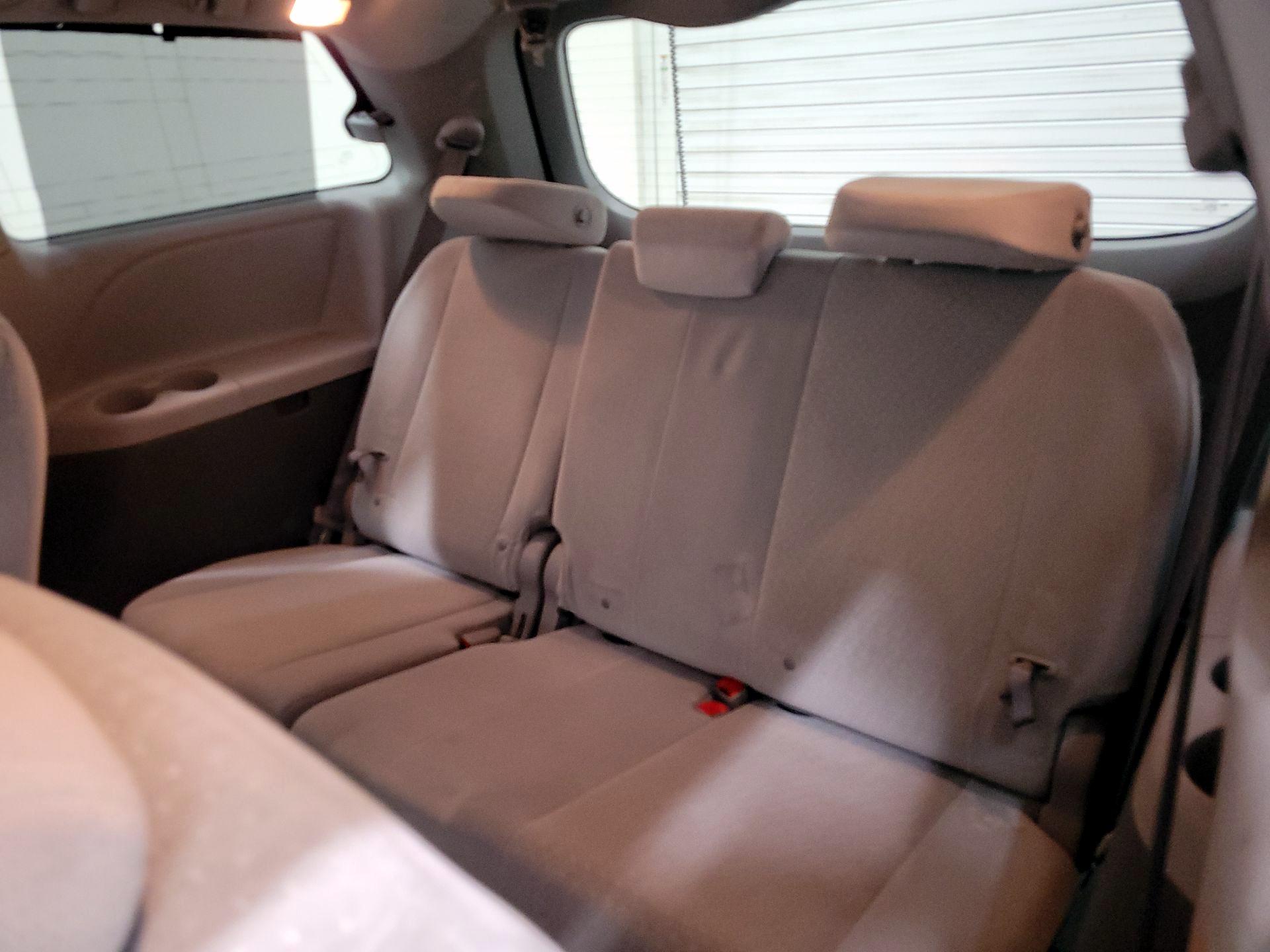 Thumbnail: 2020 Toyota Sienna - 19