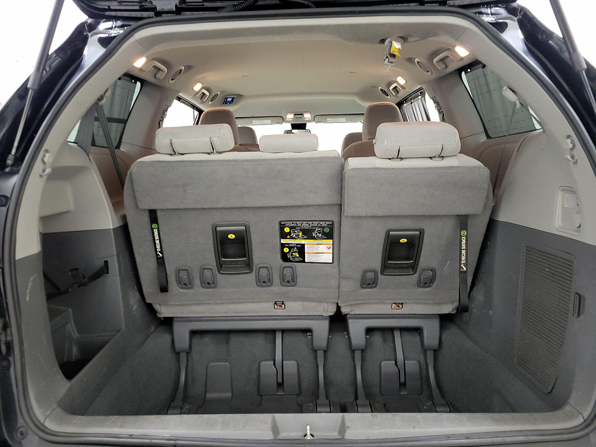 Thumbnail: 2020 Toyota Sienna - 20