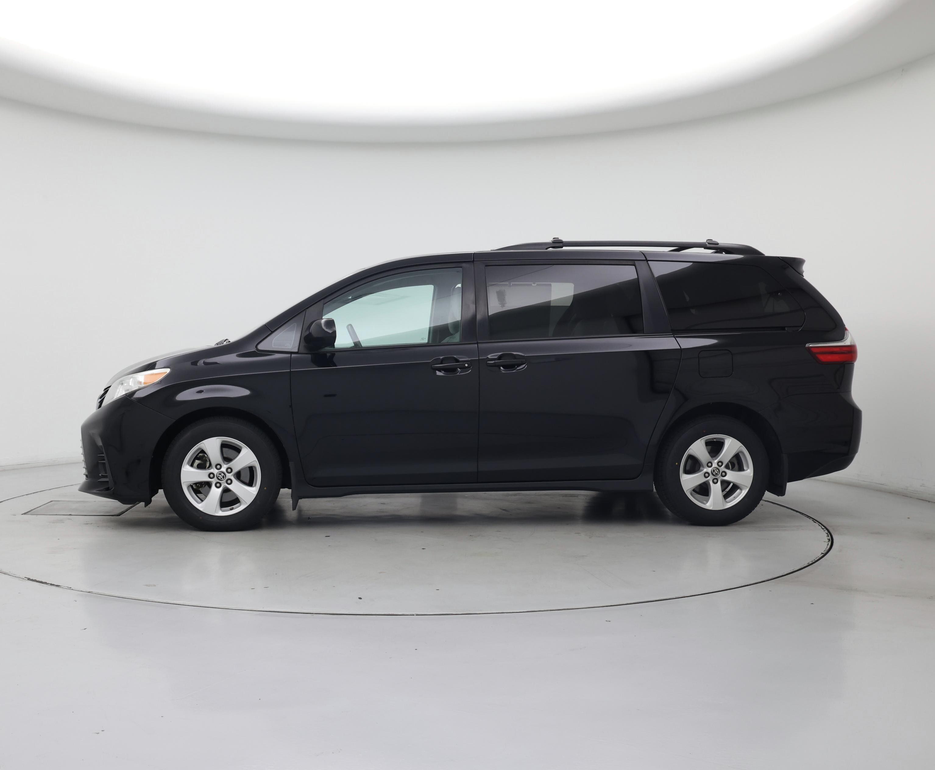 Thumbnail: 2020 Toyota Sienna - 3