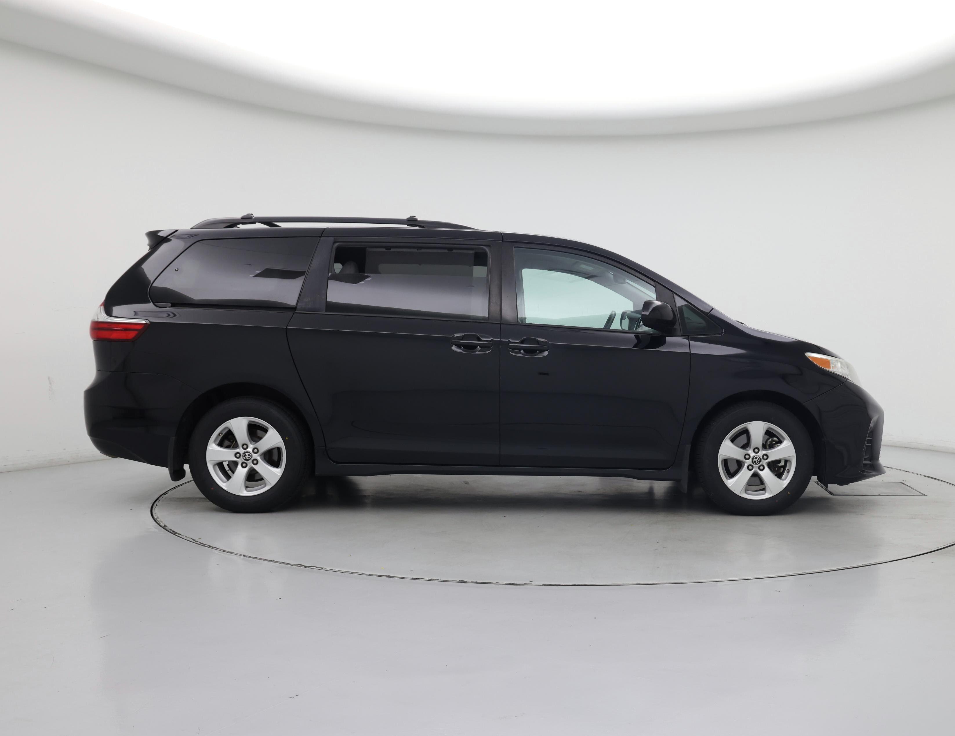 Thumbnail: 2020 Toyota Sienna - 7