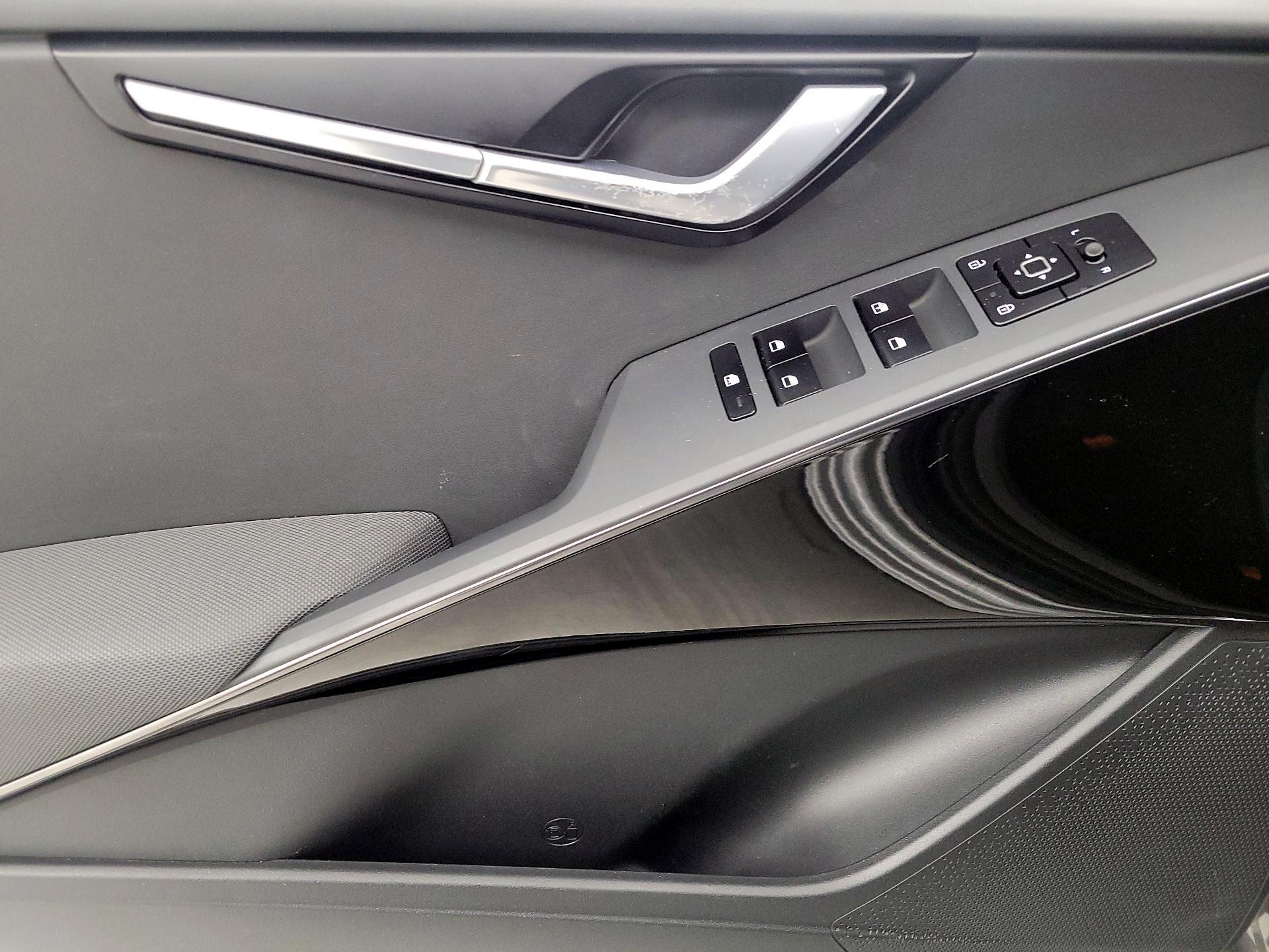 Thumbnail: 2023 Kia Niro - 12