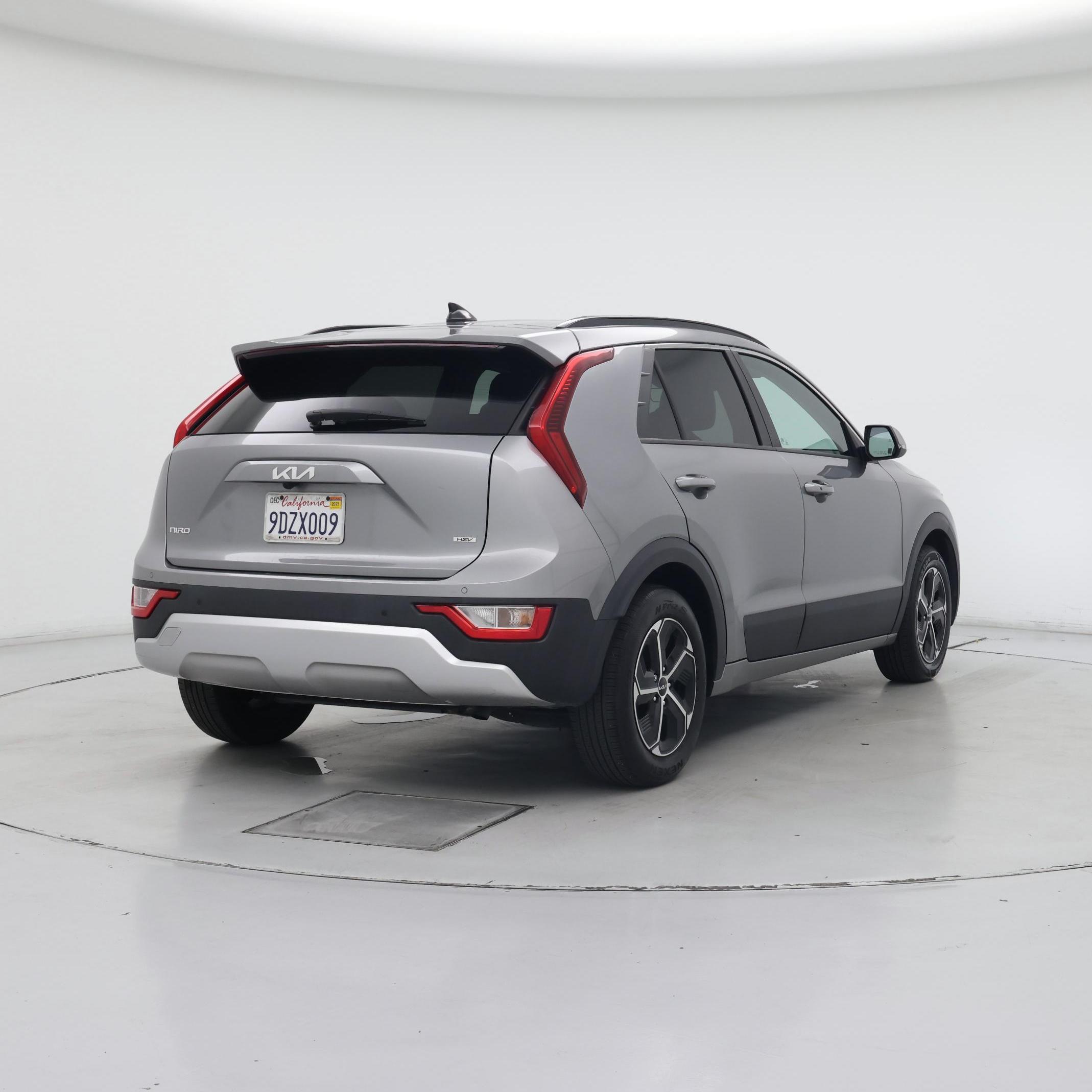 Thumbnail: 2023 Kia Niro - 8