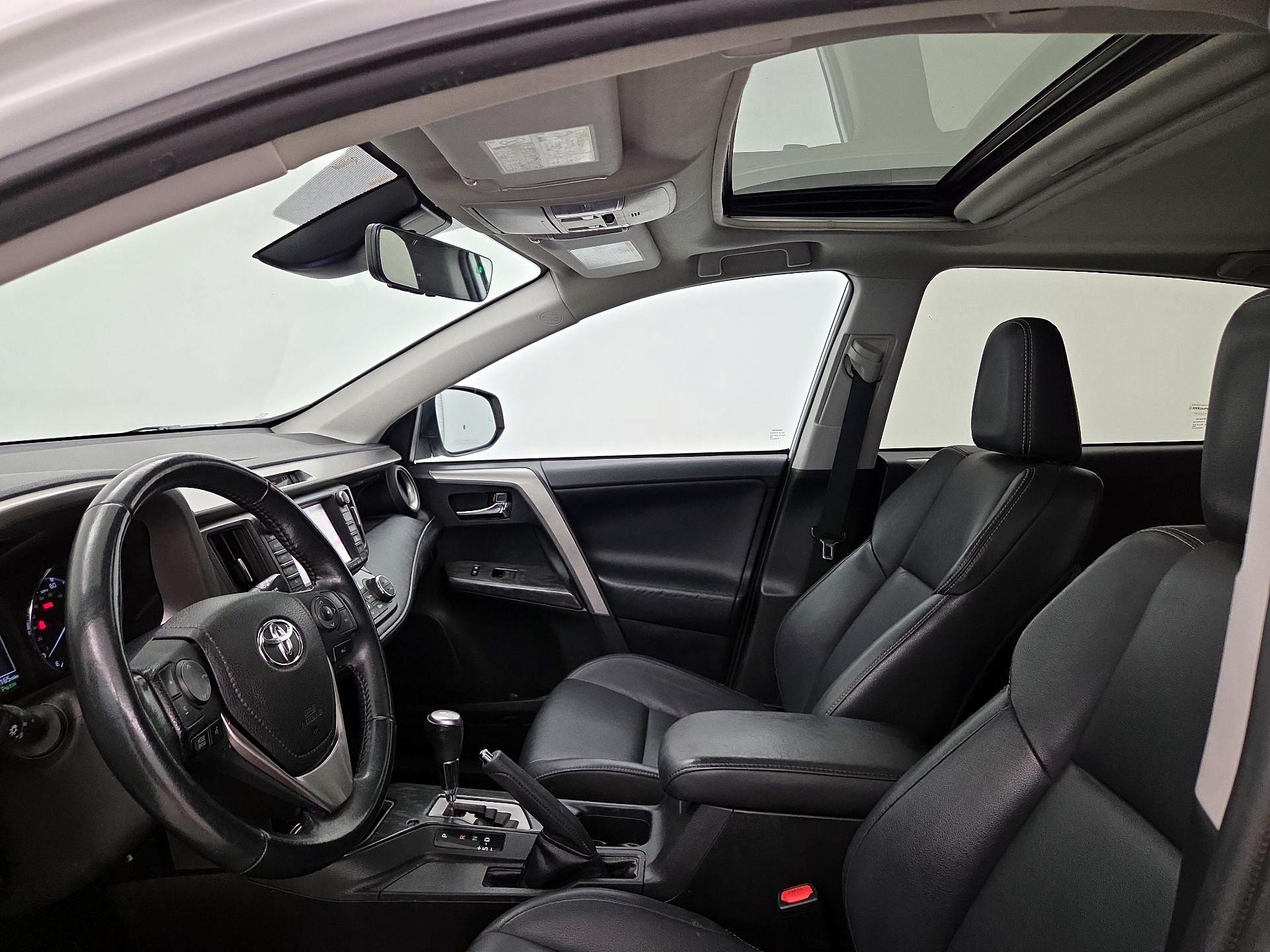 Thumbnail: 2017 Toyota RAV4 - 20