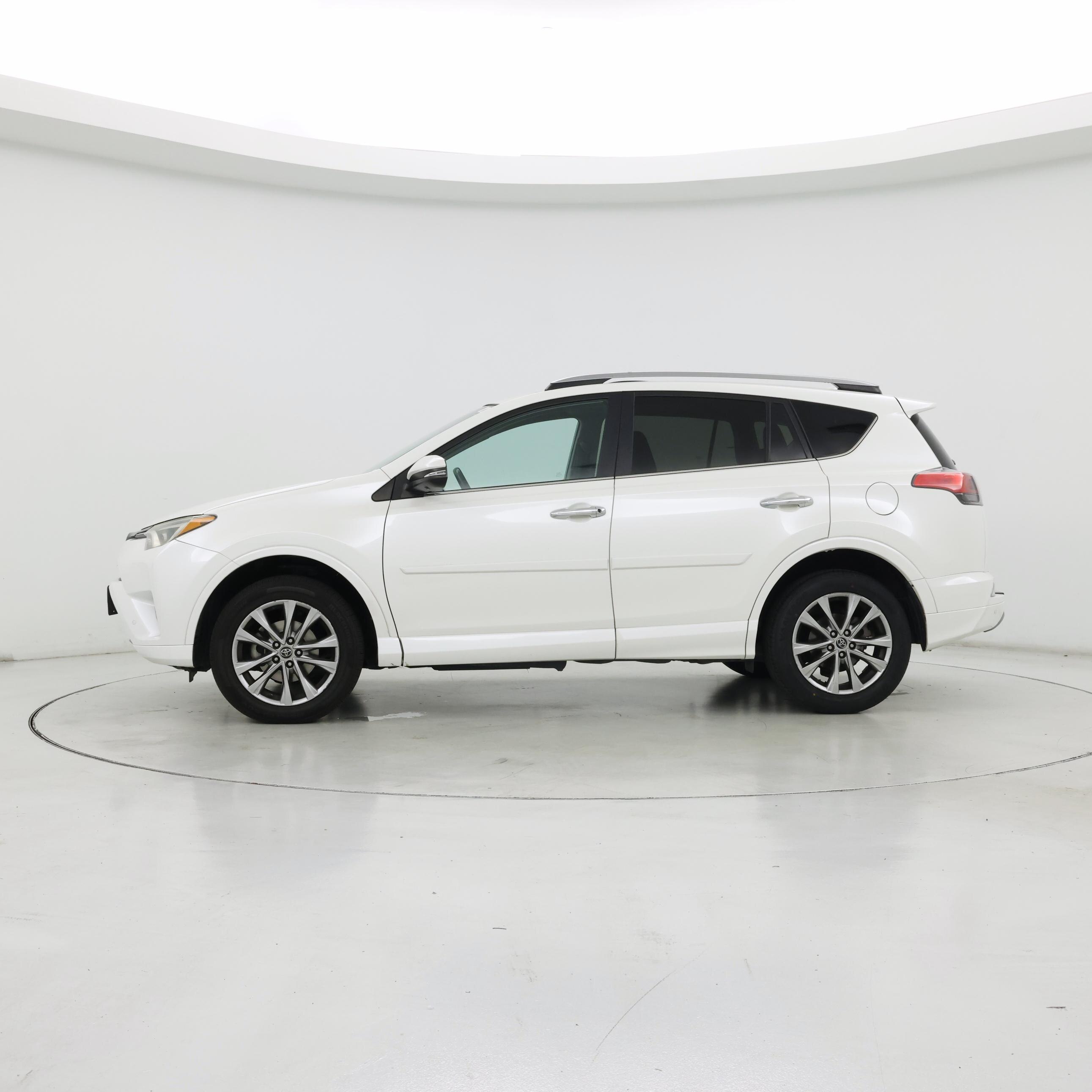 Thumbnail: 2017 Toyota RAV4 - 3