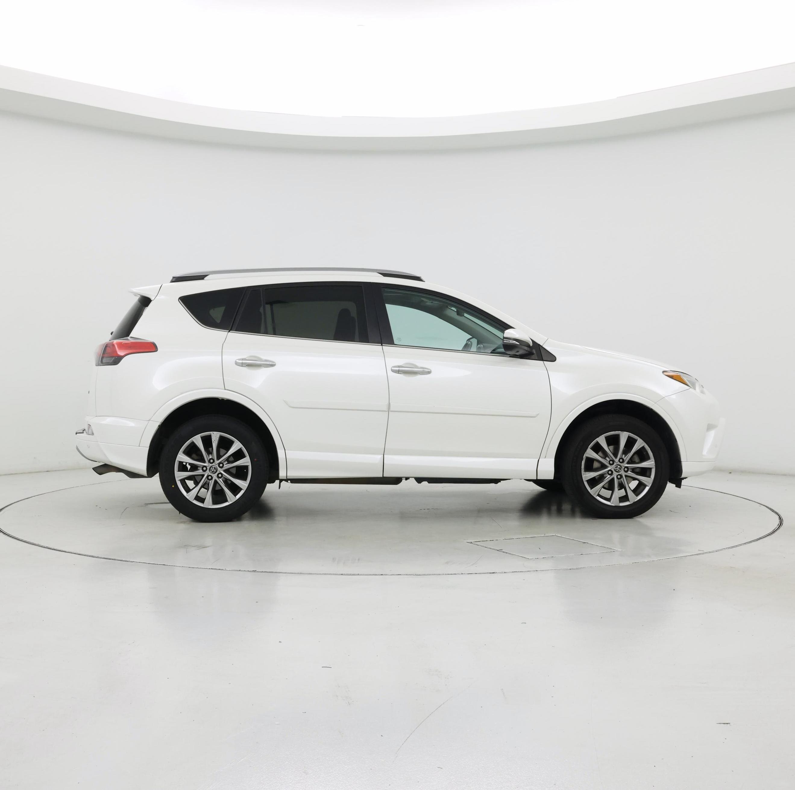 Thumbnail: 2017 Toyota RAV4 - 7